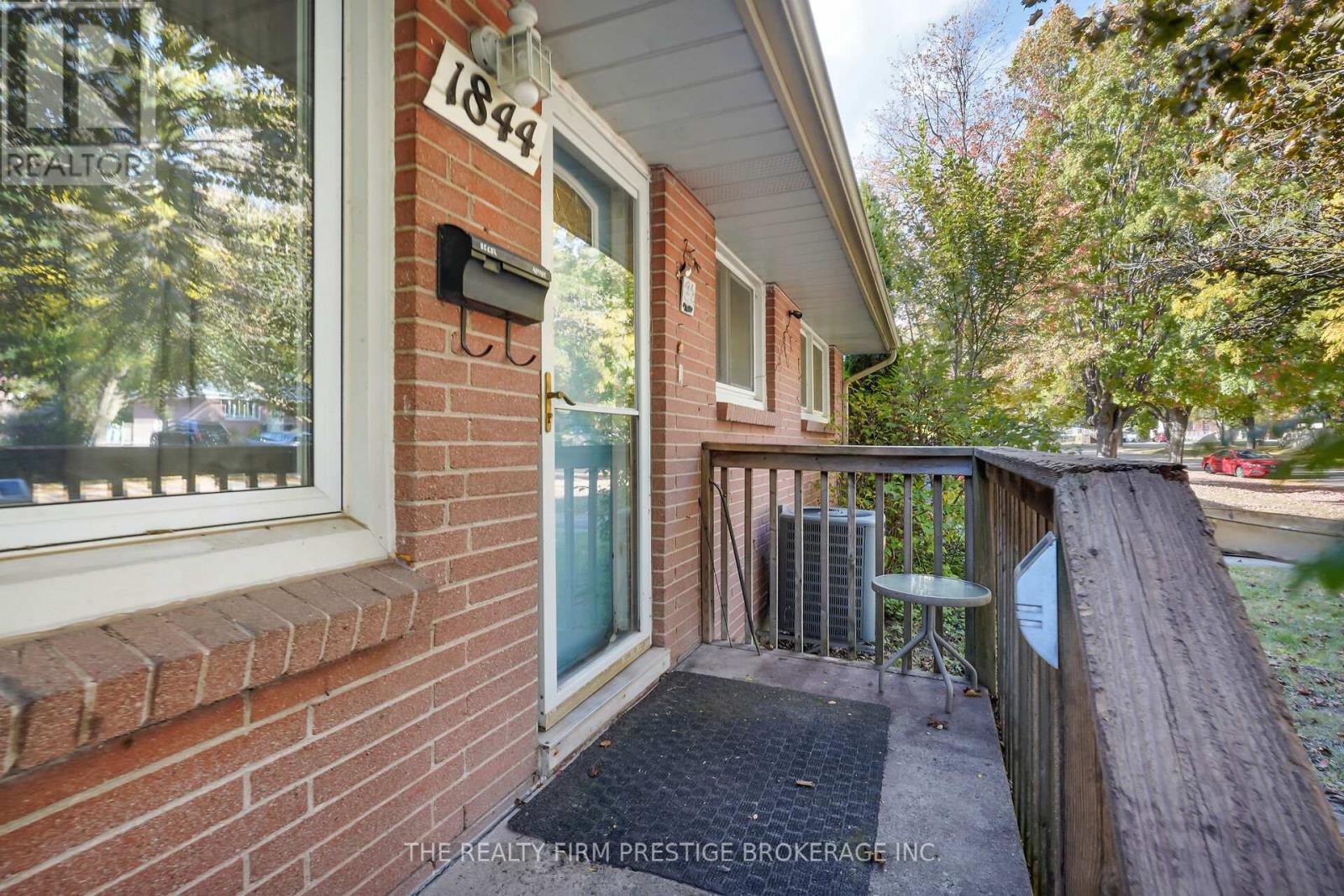 1844 Royal Crescent, London East (East H), Ontario  N5W 2A8 - Photo 2 - X12449048
