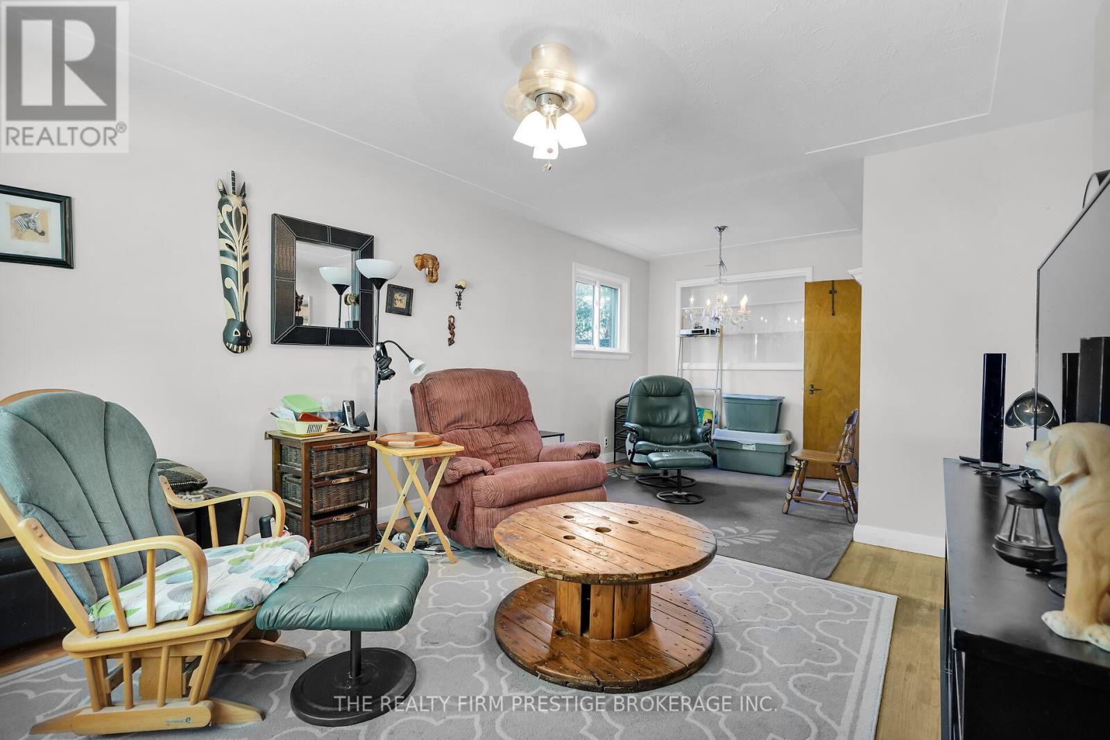 1844 Royal Crescent, London East (East H), Ontario  N5W 2A8 - Photo 3 - X12449048