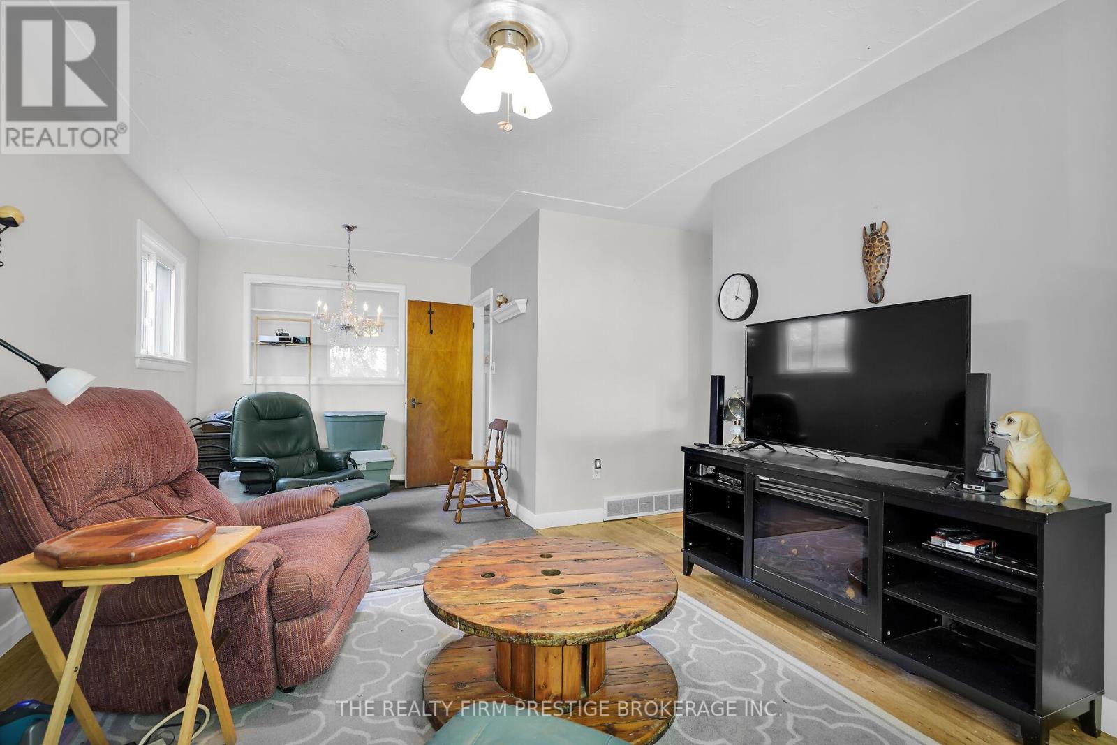 1844 Royal Crescent, London East (East H), Ontario  N5W 2A8 - Photo 4 - X12449048