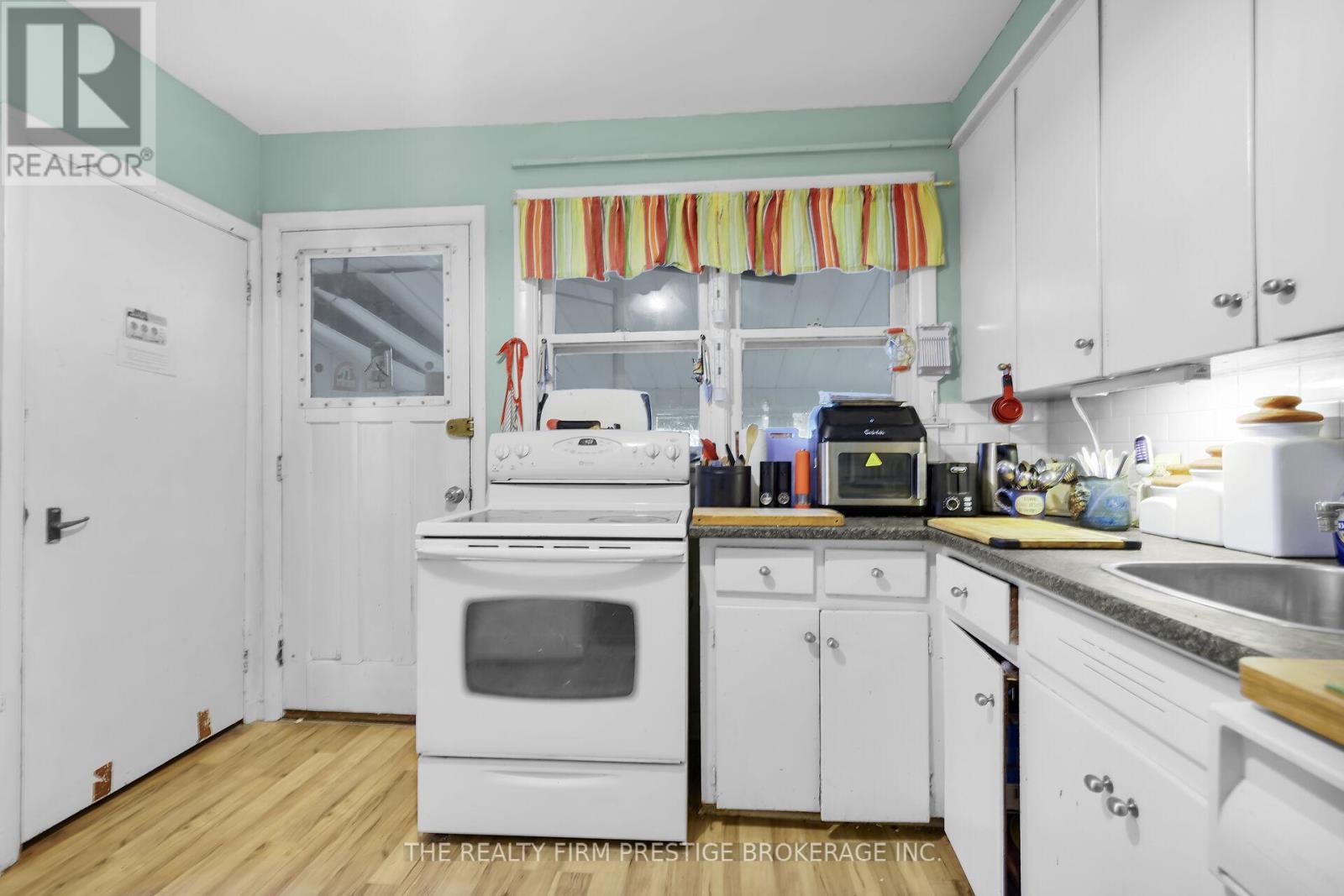 1844 Royal Crescent, London East (East H), Ontario  N5W 2A8 - Photo 8 - X12449048