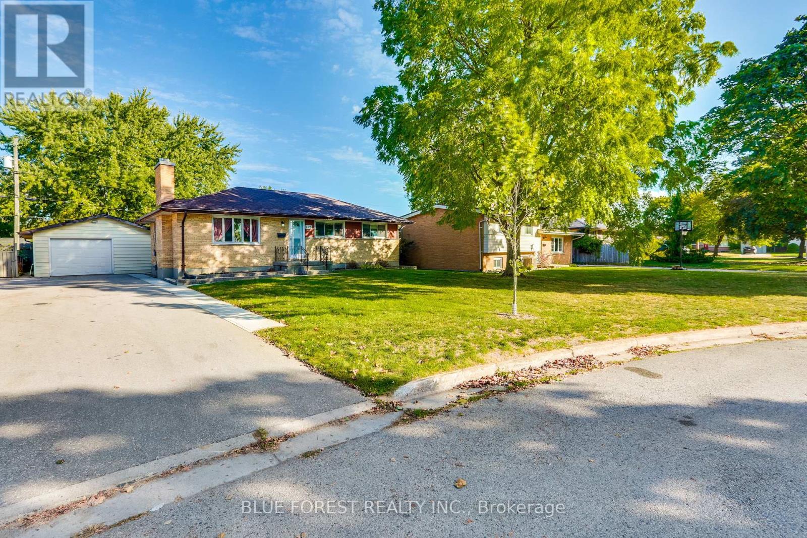 125 Goldwick Crescent, London East (East D), Ontario  N5V 2K9 - Photo 2 - X12449125