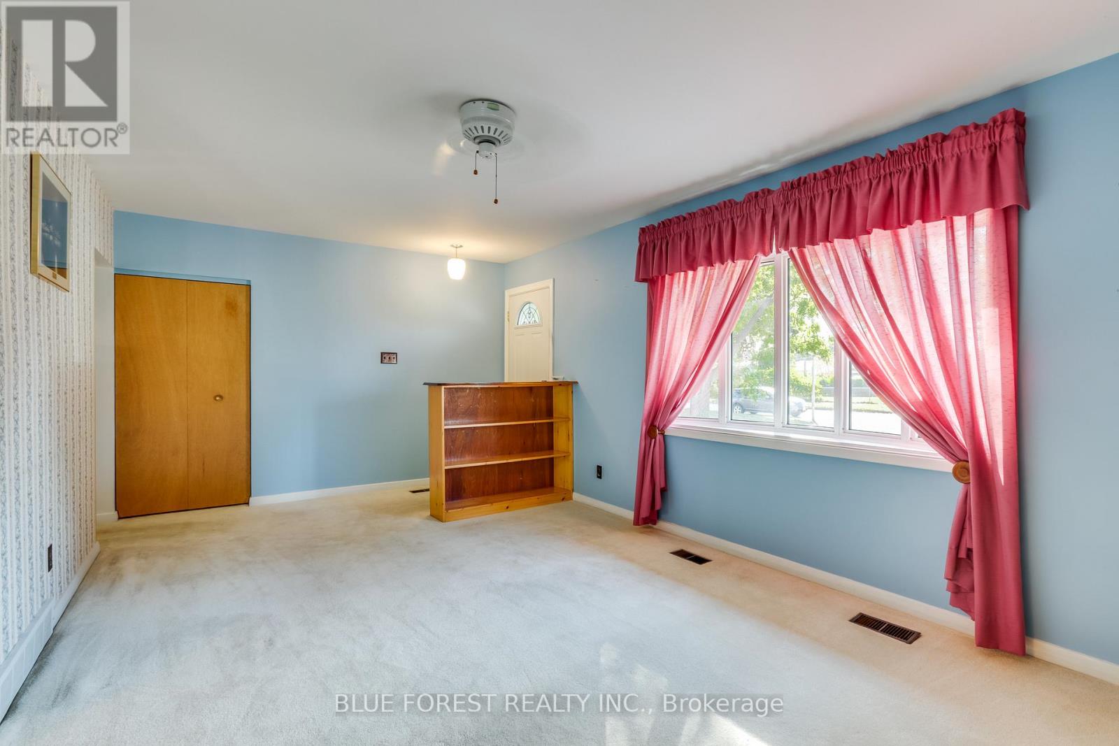 125 Goldwick Crescent, London East (East D), Ontario  N5V 2K9 - Photo 4 - X12449125