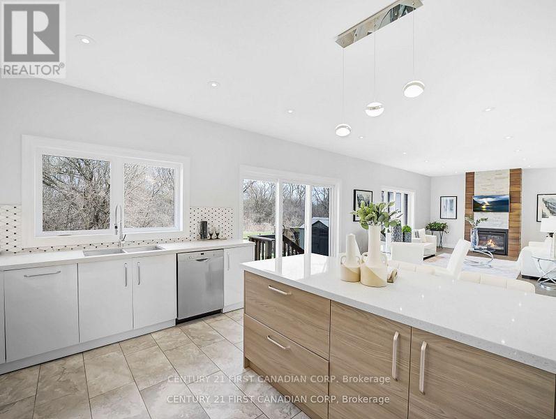 207 Union Avenue, Middlesex Centre (Komoka), Ontario  N0L 1R0 - Photo 15 - X12449156