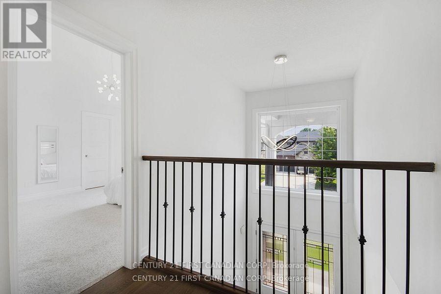 207 Union Avenue, Middlesex Centre (Komoka), Ontario  N0L 1R0 - Photo 22 - X12449156