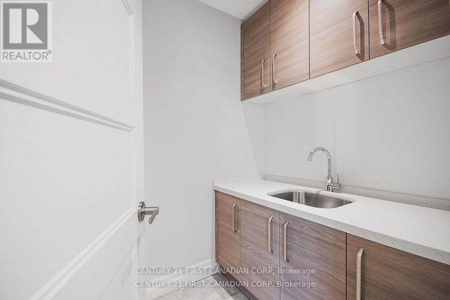 207 Union Avenue, Middlesex Centre (Komoka), Ontario  N0L 1R0 - Photo 34 - X12449156