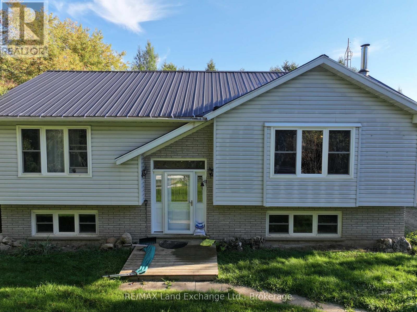 315045 Highway 6 Rr1 Highway, West Grey, Ontario  N0G 1R0 - Photo 2 - X12406935