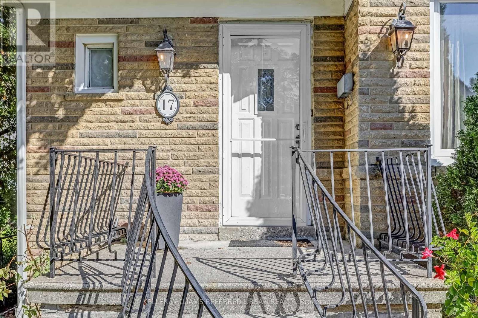 17 Gwendolen Crescent, Toronto, Ontario  M2N 2L9 - Photo 2 - C12448957