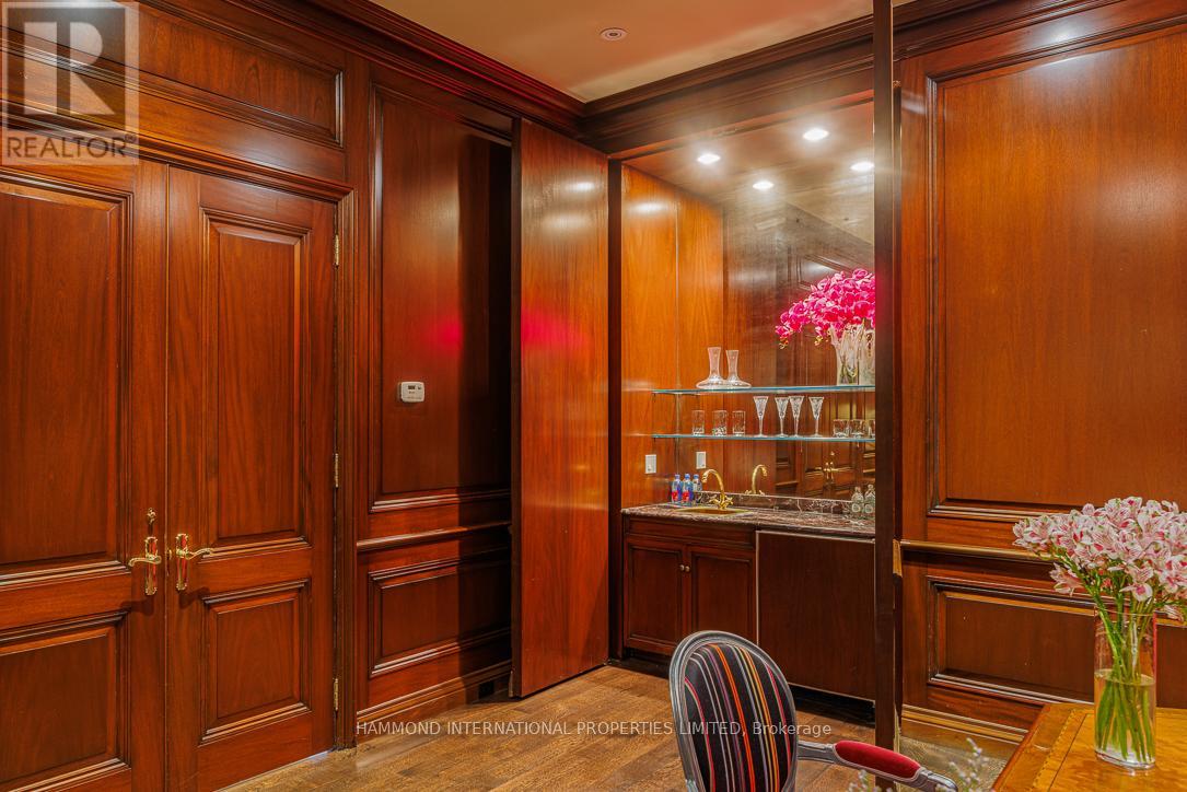 32 Arjay Crescent, Toronto (Bridle Path-Sunnybrook-York Mills), Ontario  M2L 1C7 - Photo 10 - C12449015