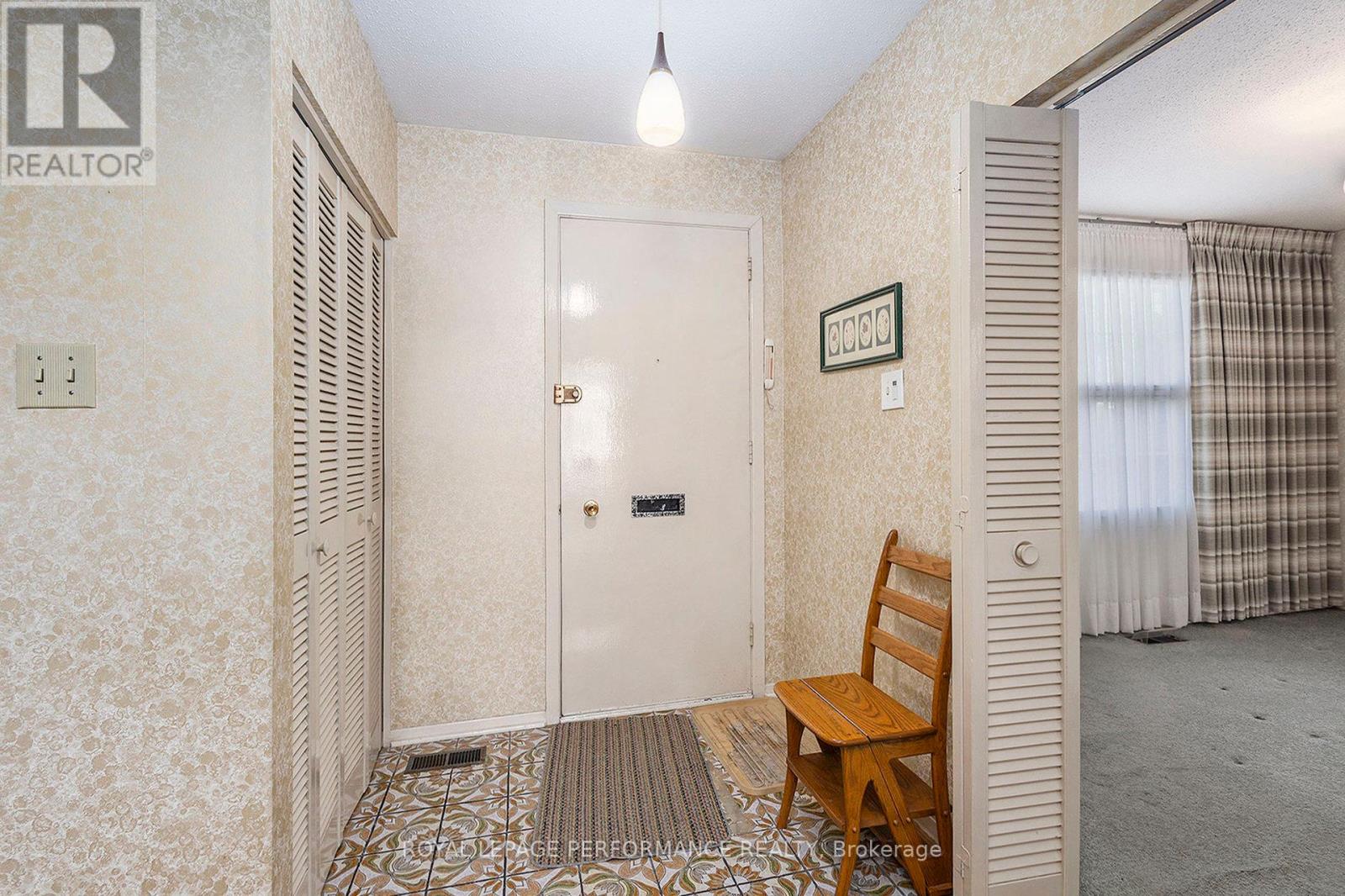 1842 Playfair Drive, Ottawa, Ontario  K1H 5S1 - Photo 11 - X12449038