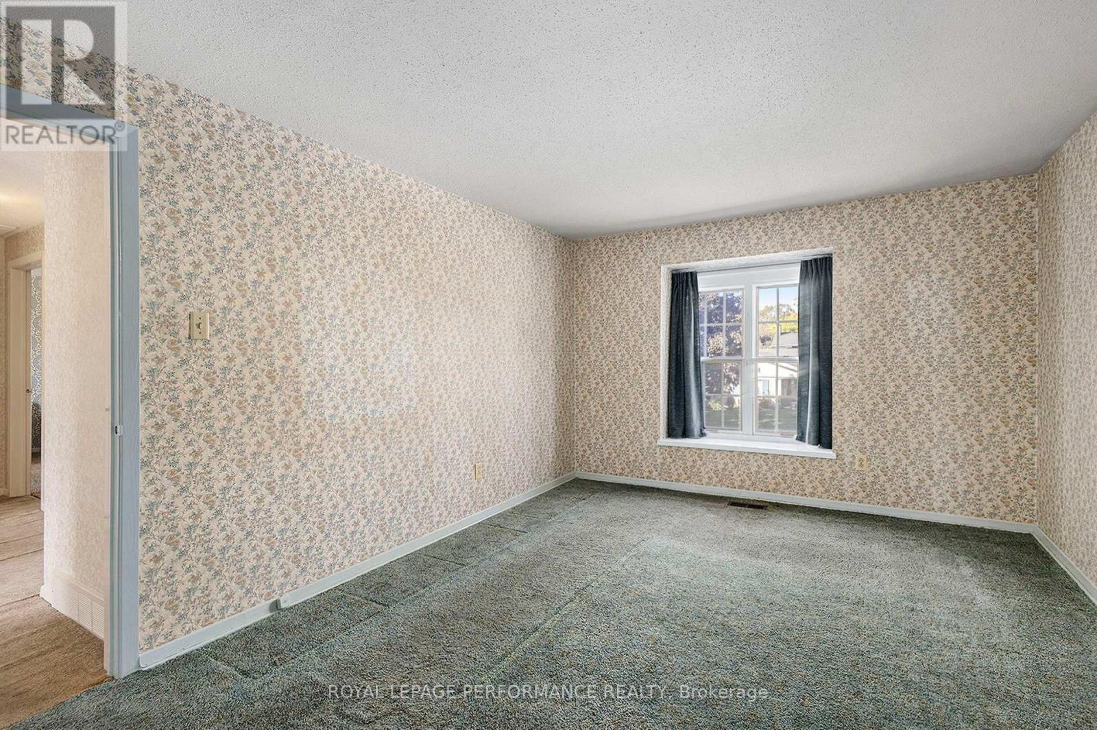 1842 Playfair Drive, Ottawa, Ontario  K1H 5S1 - Photo 13 - X12449038