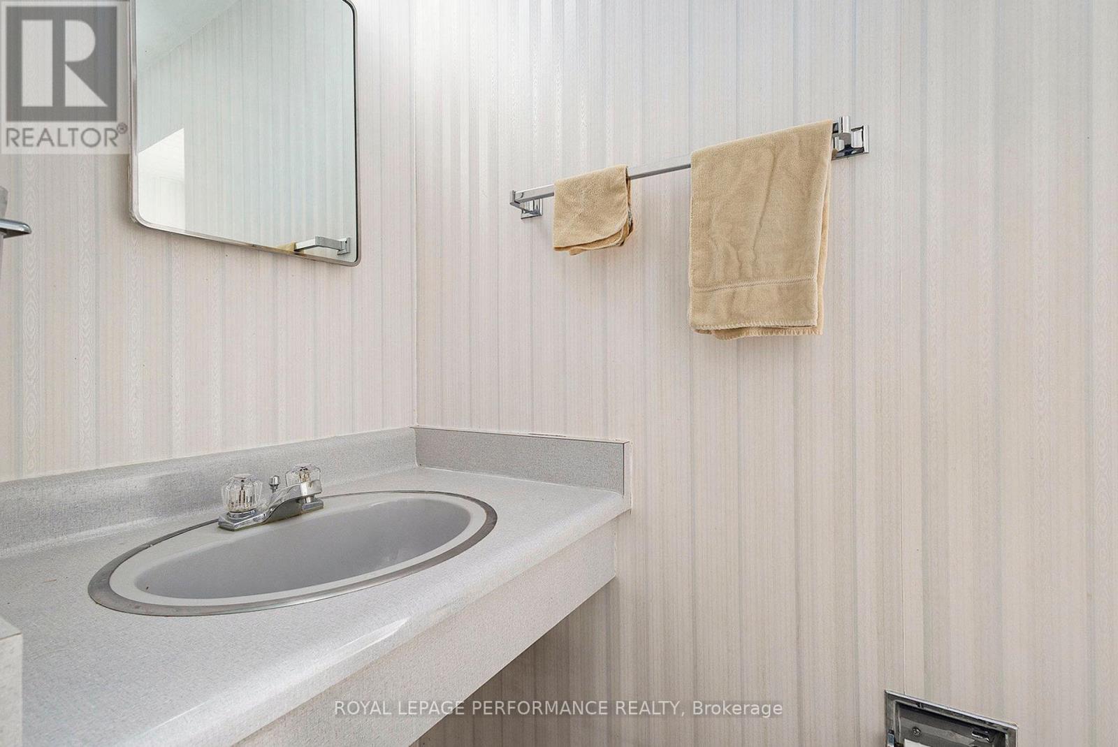 1842 Playfair Drive, Ottawa, Ontario  K1H 5S1 - Photo 17 - X12449038