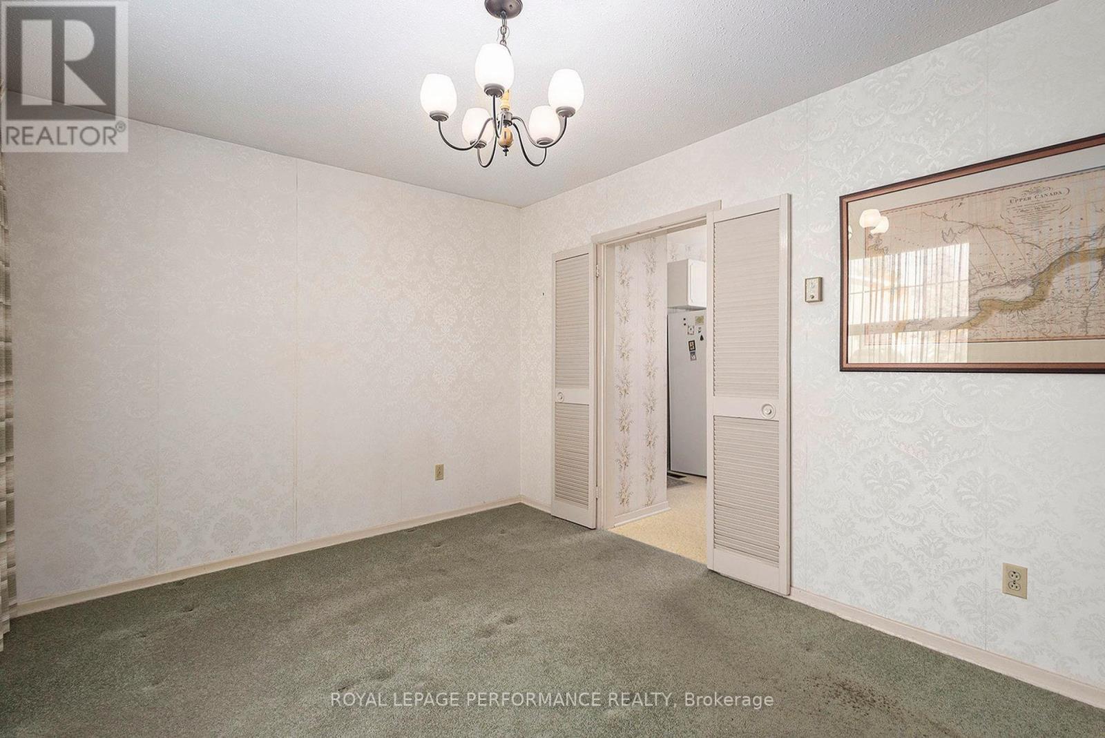 1842 Playfair Drive, Ottawa, Ontario  K1H 5S1 - Photo 6 - X12449038