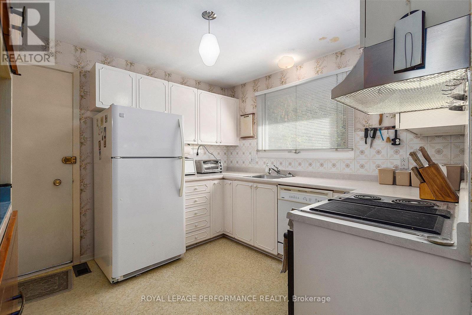 1842 Playfair Drive, Ottawa, Ontario  K1H 5S1 - Photo 7 - X12449038