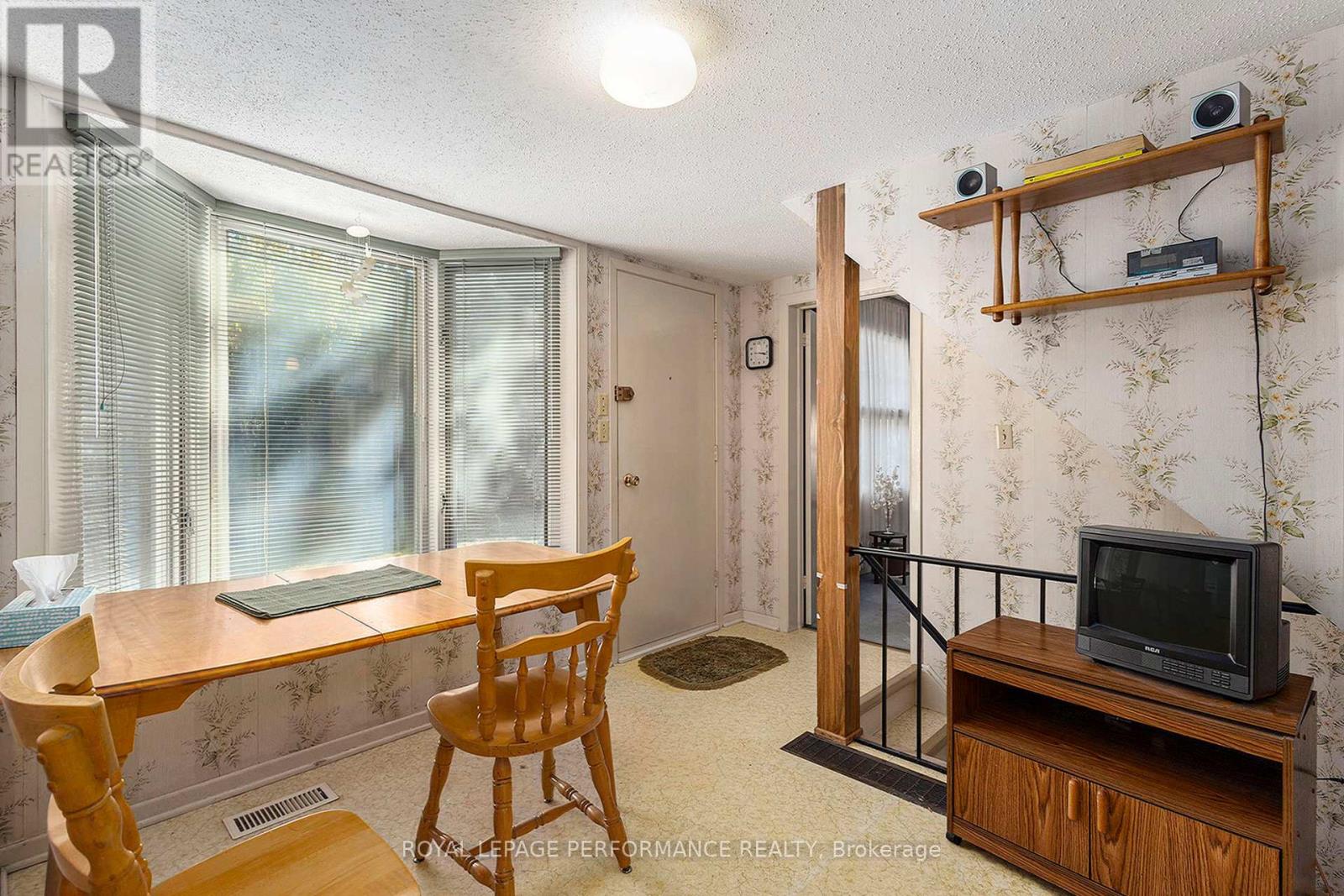 1842 Playfair Drive, Ottawa, Ontario  K1H 5S1 - Photo 9 - X12449038