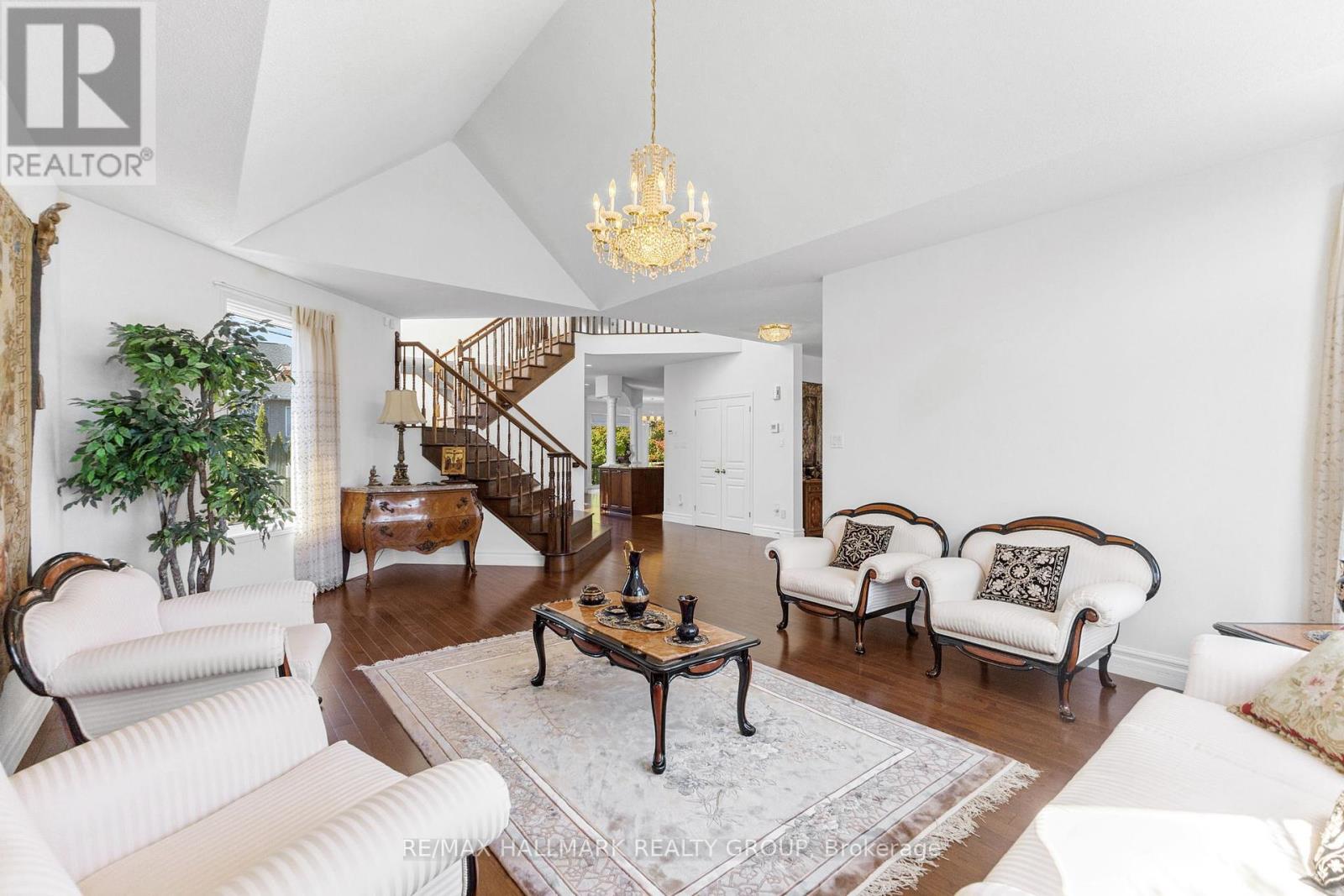 60 Winding Way, Ottawa, Ontario  K2G 6Y6 - Photo 10 - X12449160