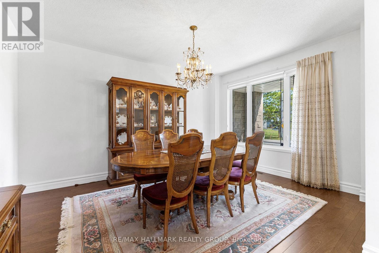 60 Winding Way, Ottawa, Ontario  K2G 6Y6 - Photo 6 - X12449160