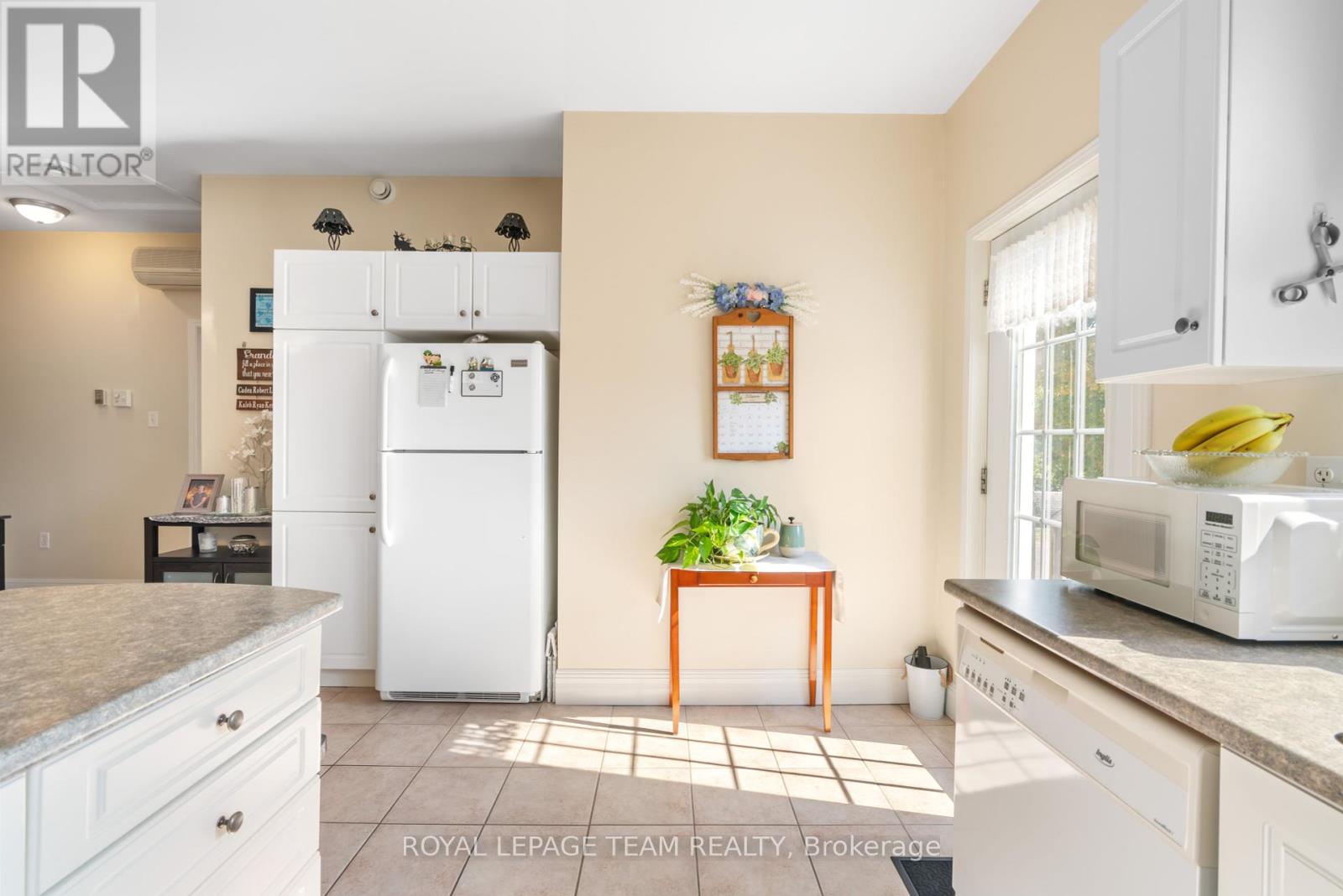 477 Clarence Street, North Dundas, Ontario  K0C 2K0 - Photo 5 - X12449215