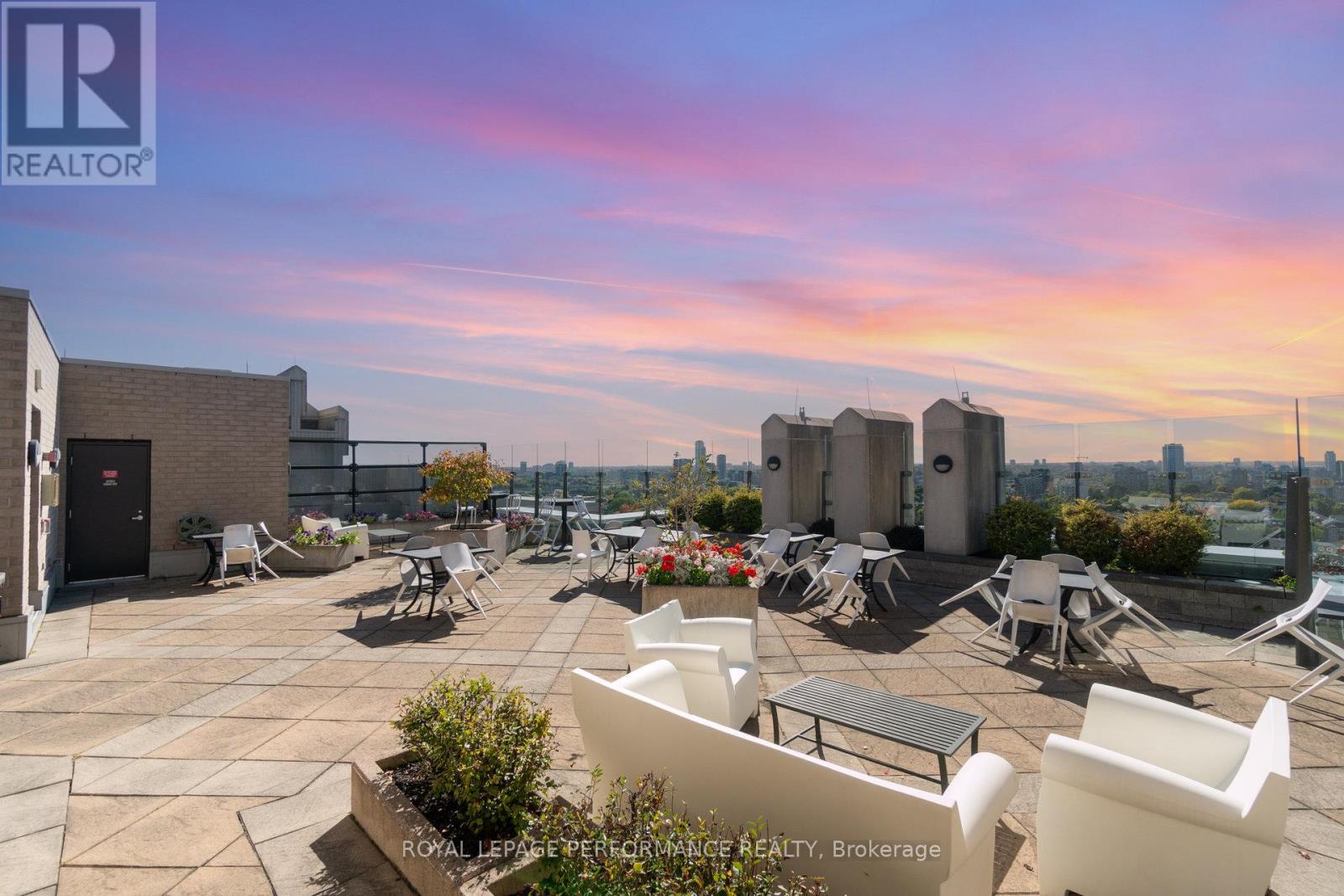 703 - 245 Kent Street, Ottawa, Ontario  K2P 0A5 - Photo 2 - X12449219