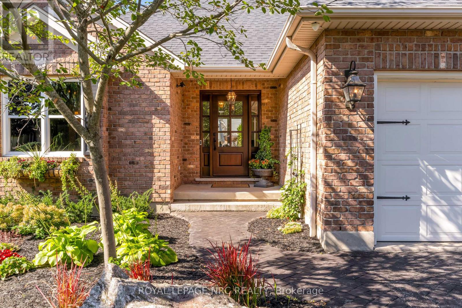 611 Victoria Street, Niagara-On-The-Lake, Ontario  L0S 1J0 - Photo 2 - X12449060