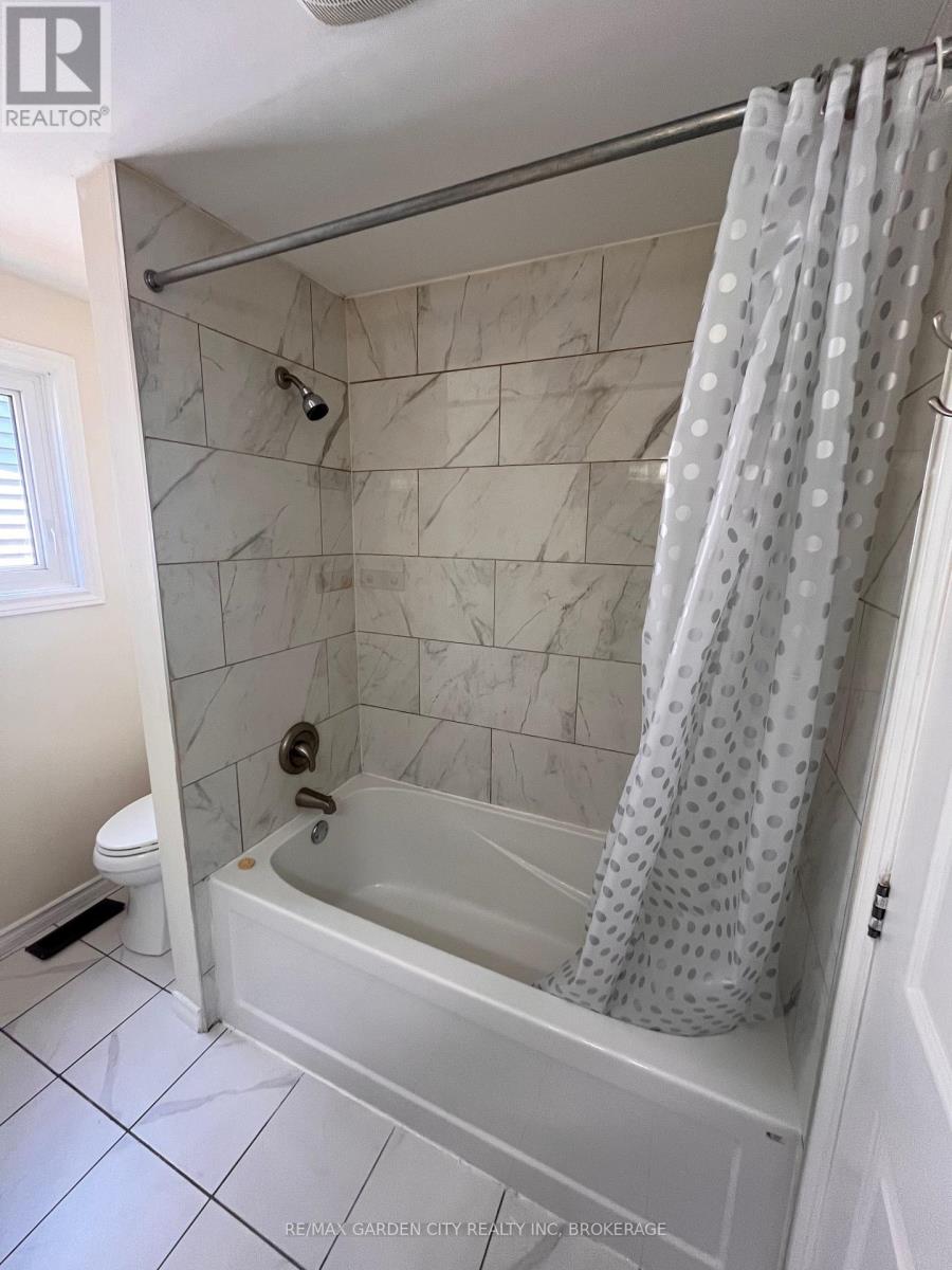 51 Dundee Drive, St. Catharines (Secord Woods), Ontario  L2P 3S9 - Photo 11 - X12449087