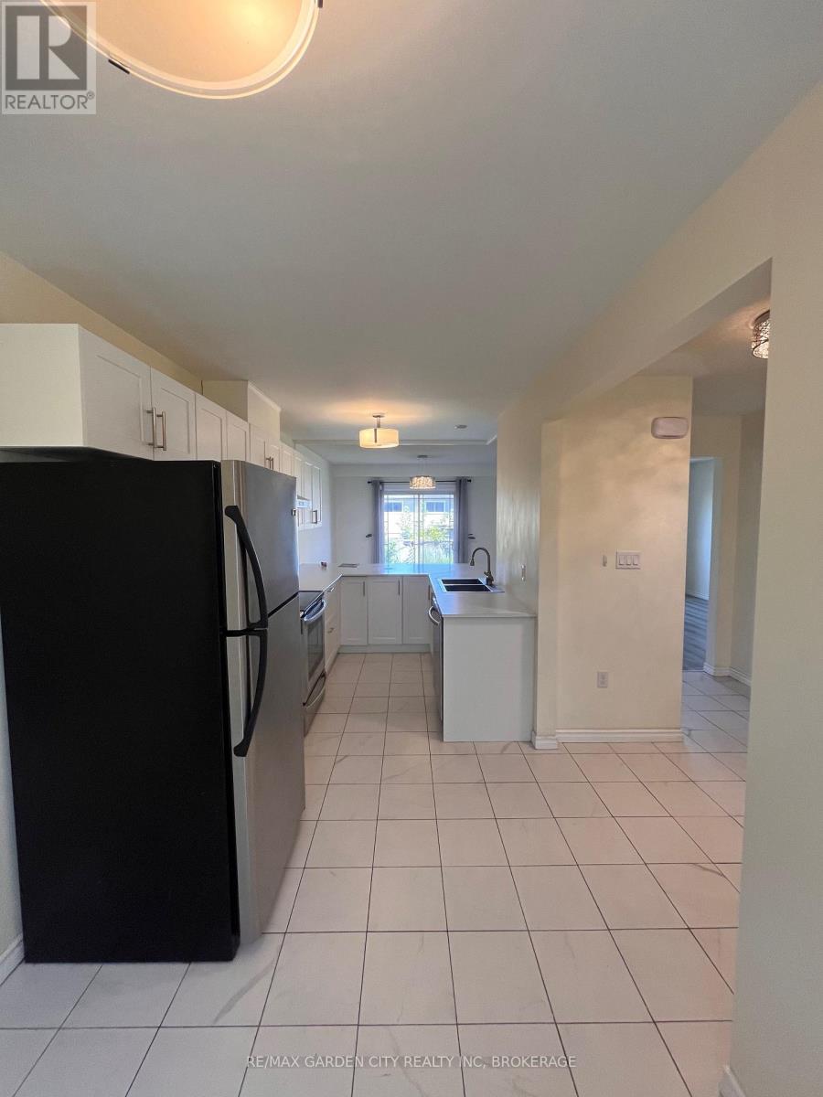 51 Dundee Drive, St. Catharines (Secord Woods), Ontario  L2P 3S9 - Photo 2 - X12449087