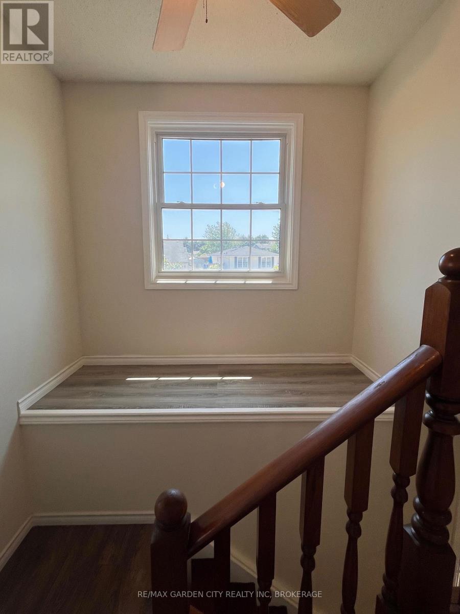51 Dundee Drive, St. Catharines (Secord Woods), Ontario  L2P 3S9 - Photo 7 - X12449087