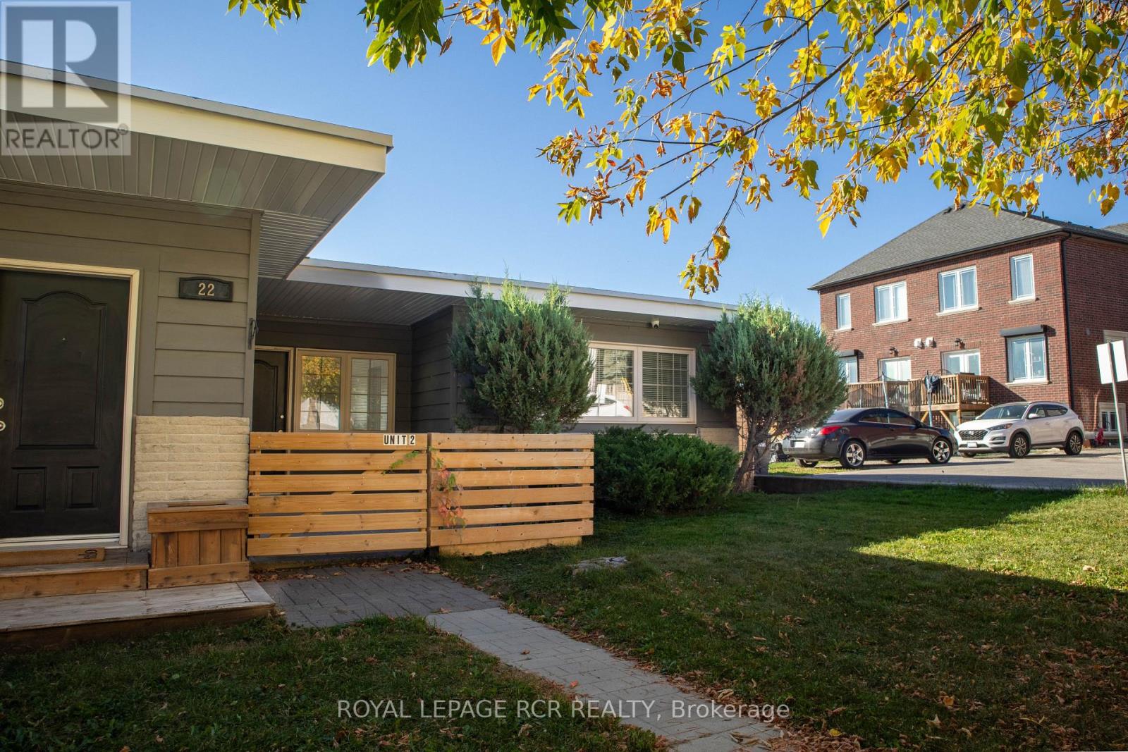 2 - 22 Centre Street, Bradford West Gwillimbury, Ontario  L3Z 2B7 - Photo 2 - N12448969