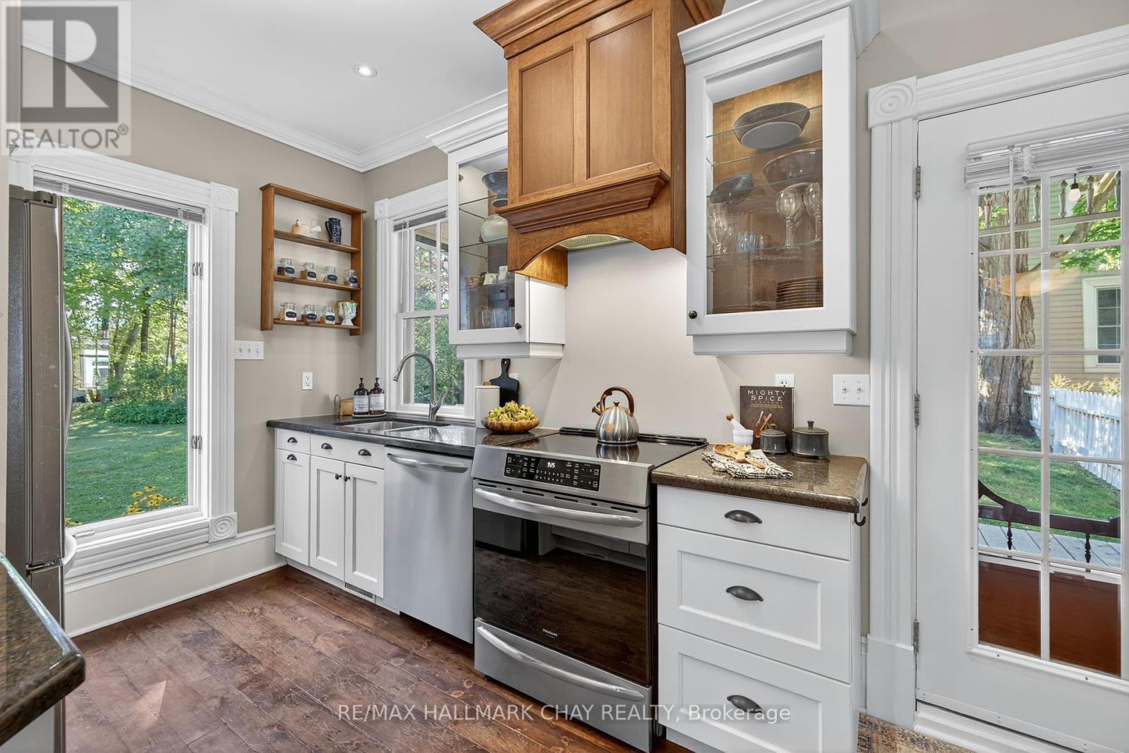 221 Prospect Street, Newmarket (Central Newmarket), Ontario  L3Y 3T8 - Photo 10 - N12448971