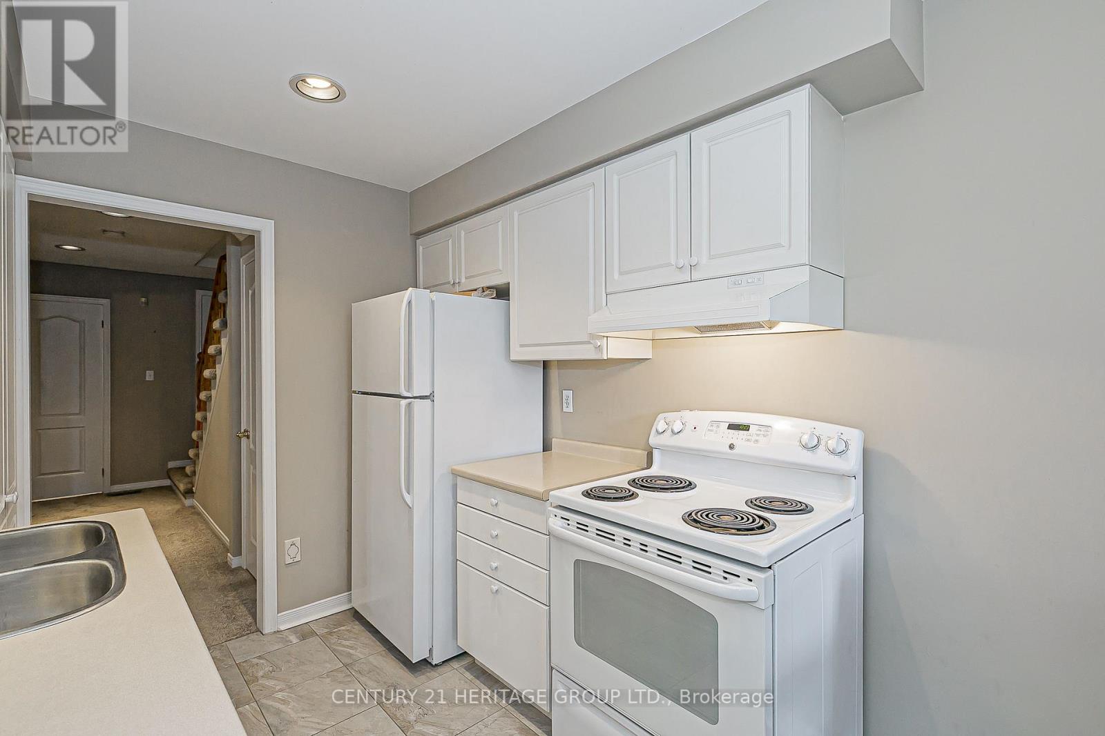80 Primeau Drive, Aurora (Aurora Grove), Ontario  L4G 6Z2 - Photo 10 - N12448972
