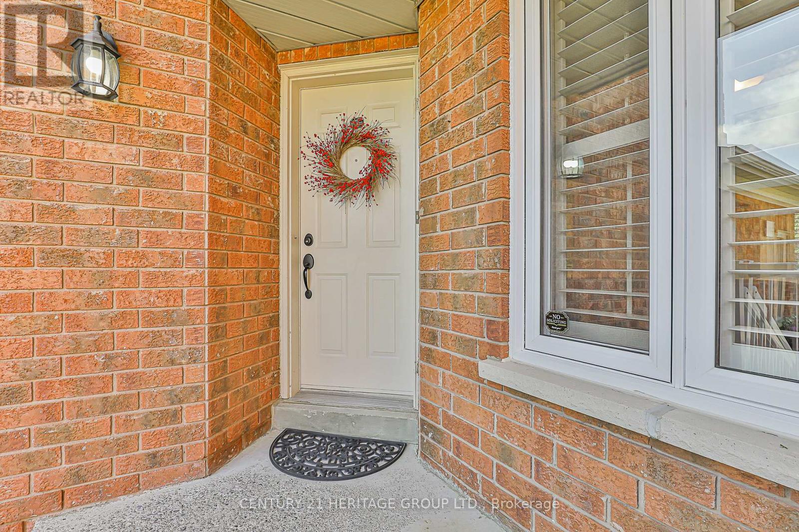 80 Primeau Drive, Aurora (Aurora Grove), Ontario  L4G 6Z2 - Photo 3 - N12448972