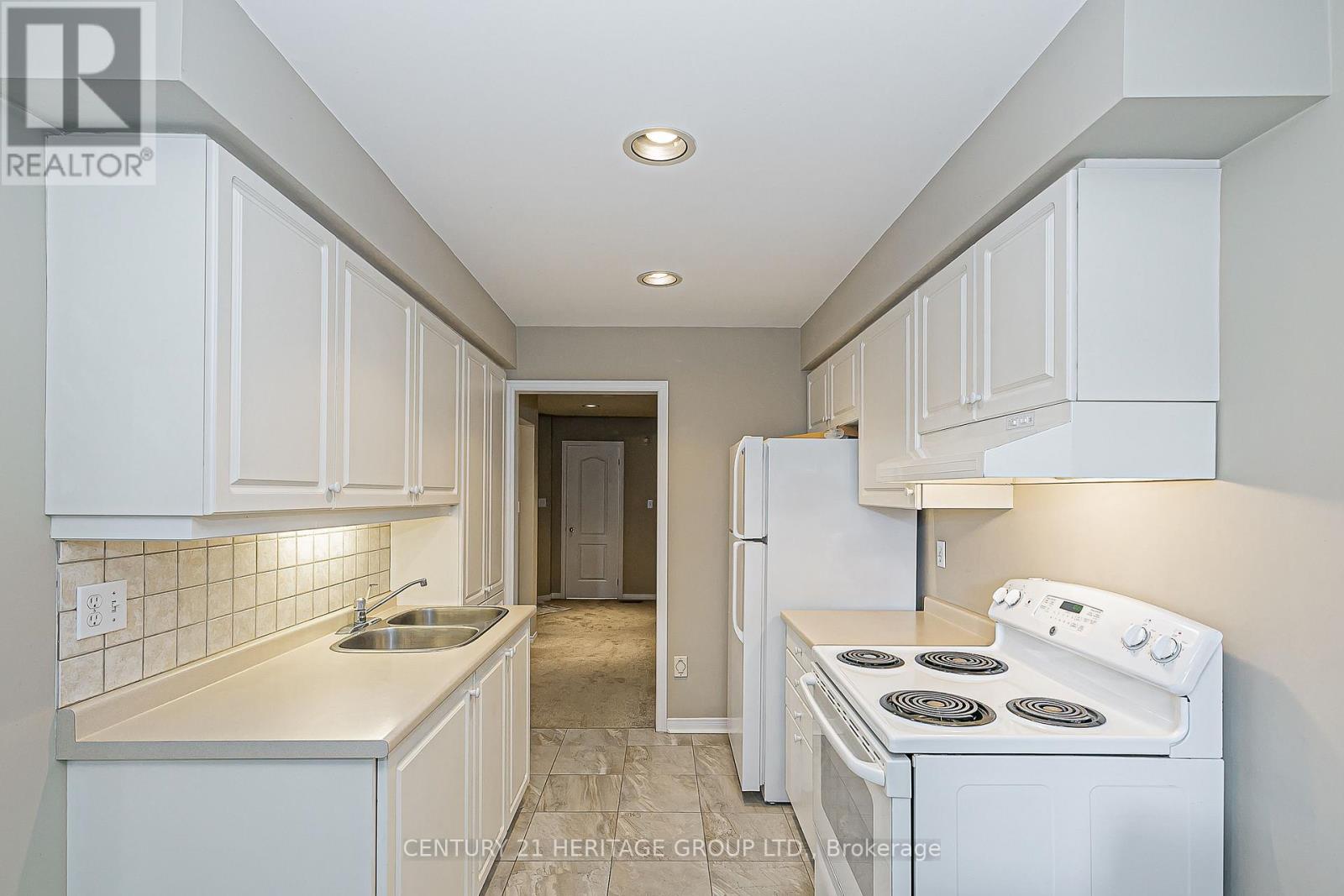 80 Primeau Drive, Aurora (Aurora Grove), Ontario  L4G 6Z2 - Photo 9 - N12448972
