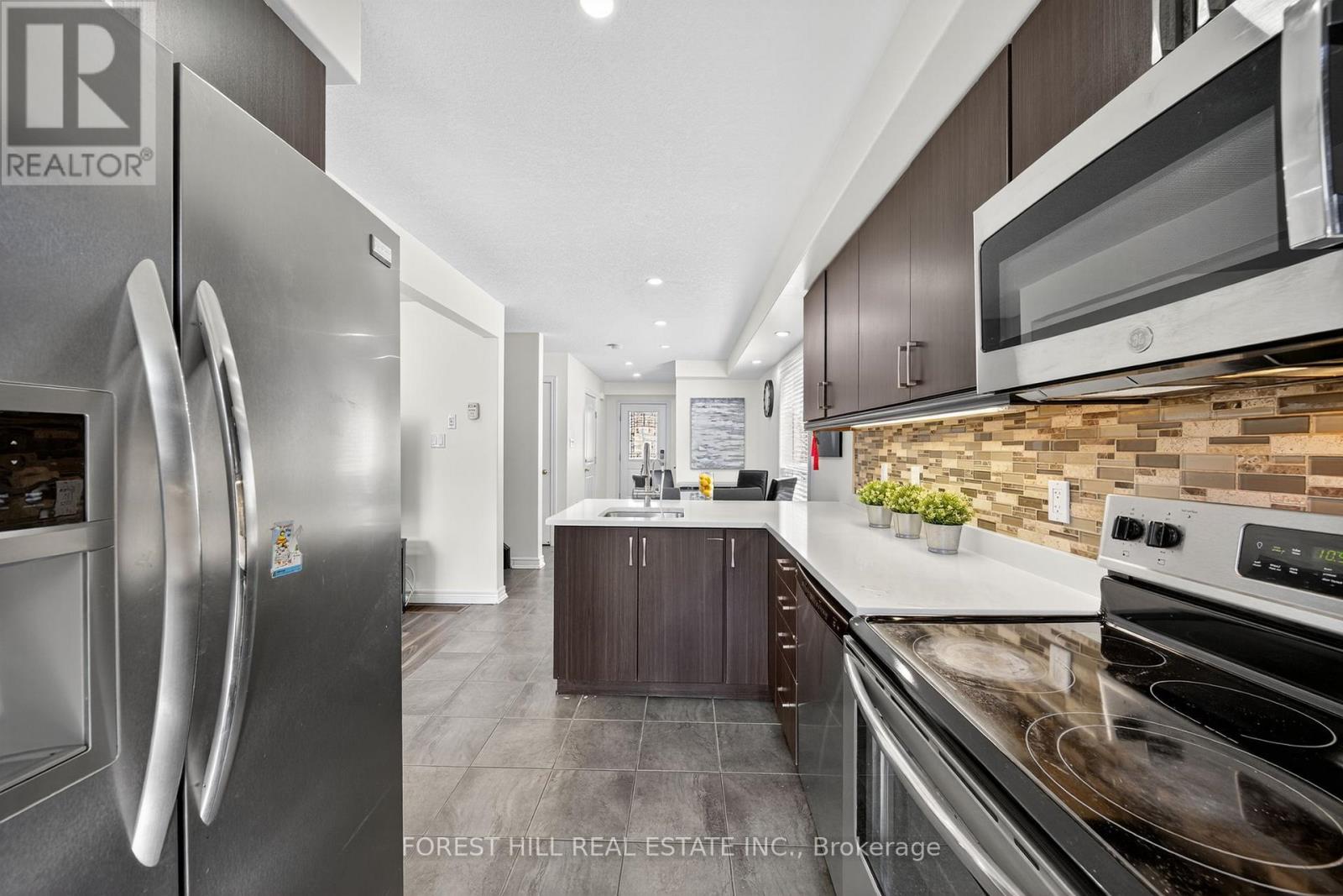 160 Banting Crescent, Essa (Angus), Ontario  L0M 1B6 - Photo 8 - N12449014