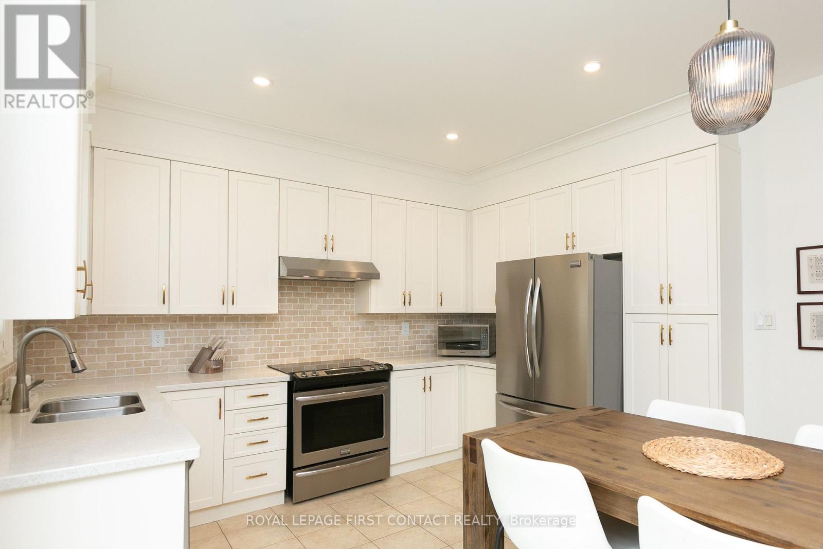 53 Tudor Crescent, Barrie, Ontario  L4M 0A8 - Photo 5 - S12448925
