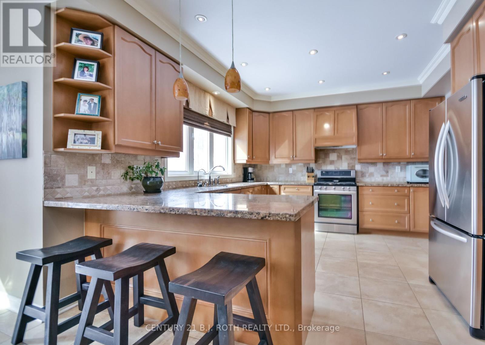 38 Camelot Square, Barrie (Innis-Shore), Ontario  L4M 0C3 - Photo 7 - S12448937