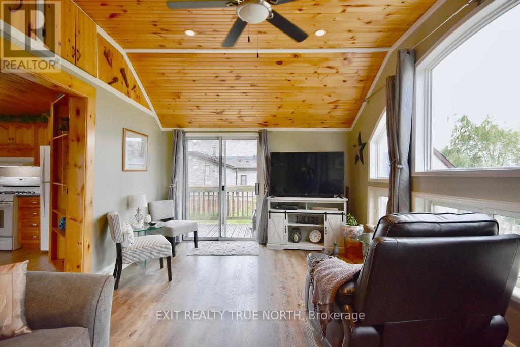 5632 Penetanguishene Road, Springwater (Elmvale), Ontario  L0L 1P0 - Photo 6 - S12448975