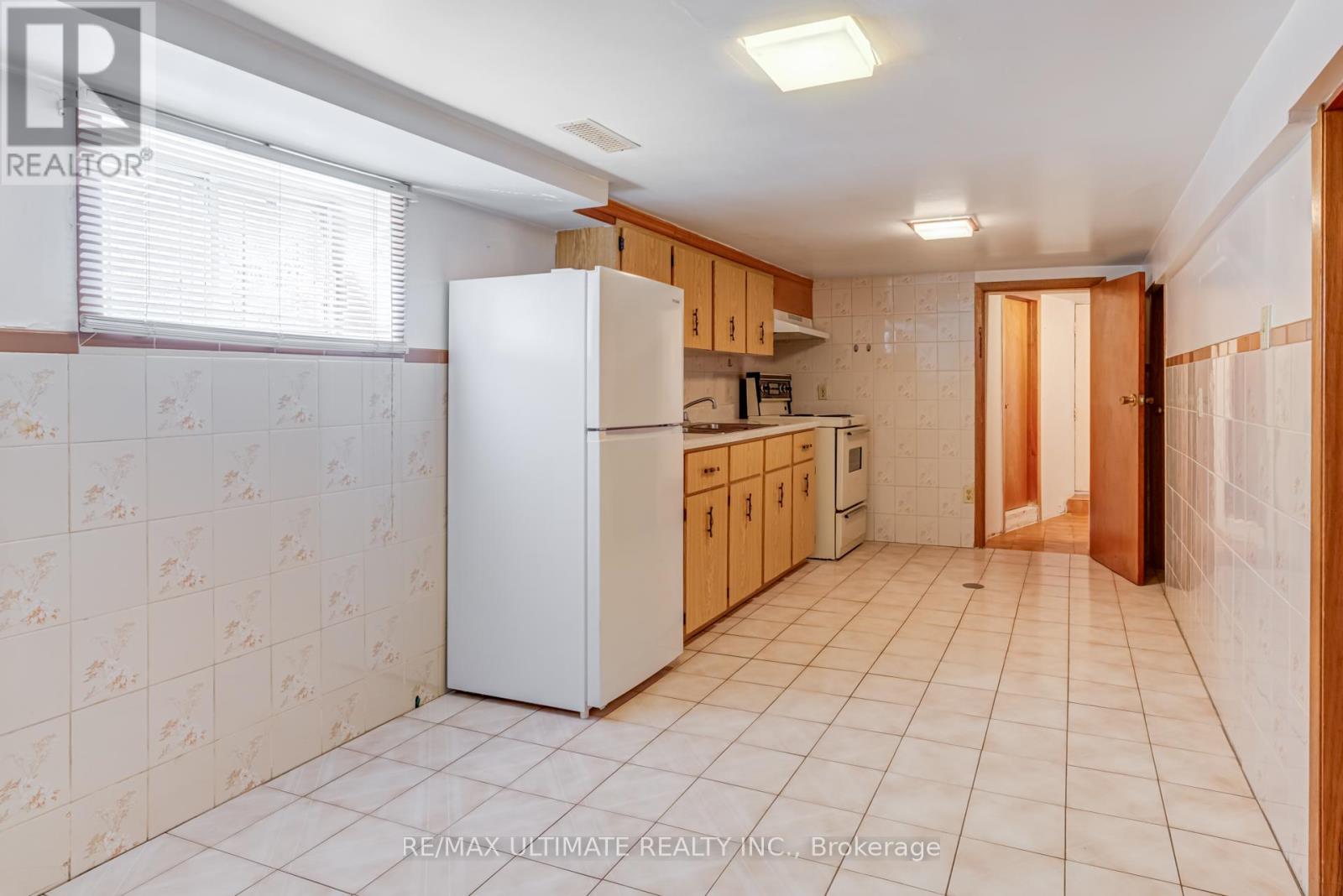 75 Amherst Avenue, Toronto, Ontario  M6E 1Z5 - Photo 22 - C12447739