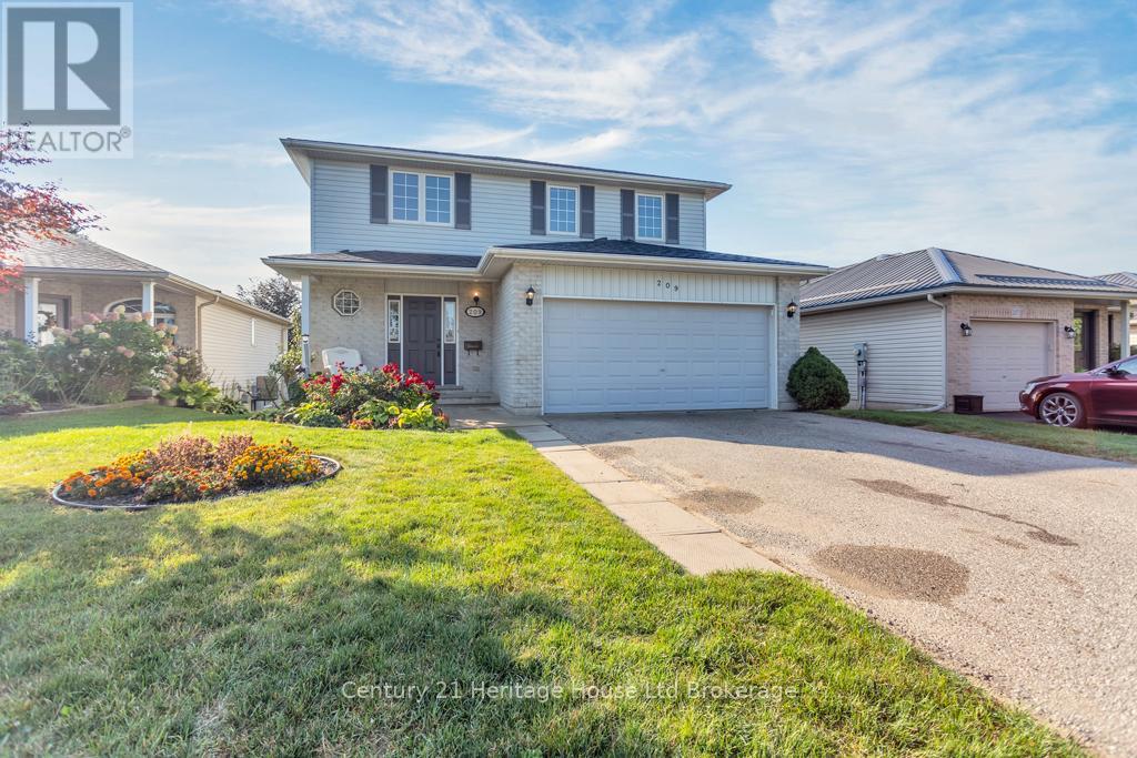 209 North Street E, Tillsonburg, Ontario  N4G 1B8 - Photo 1 - X12449221