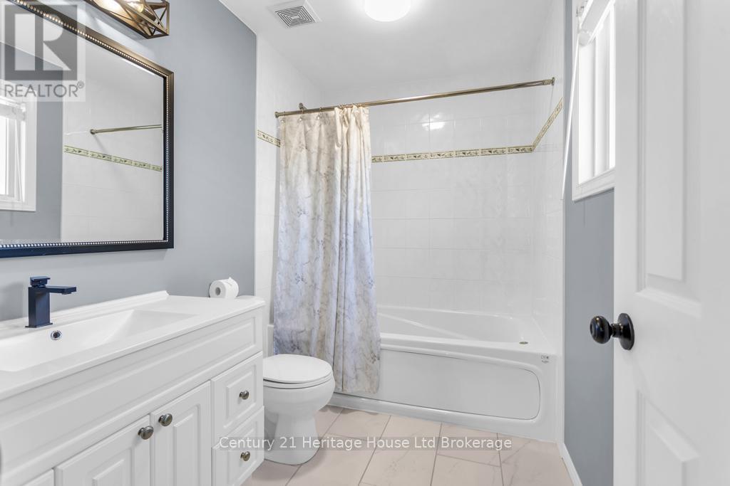 209 North Street E, Tillsonburg, Ontario  N4G 1B8 - Photo 11 - X12449221