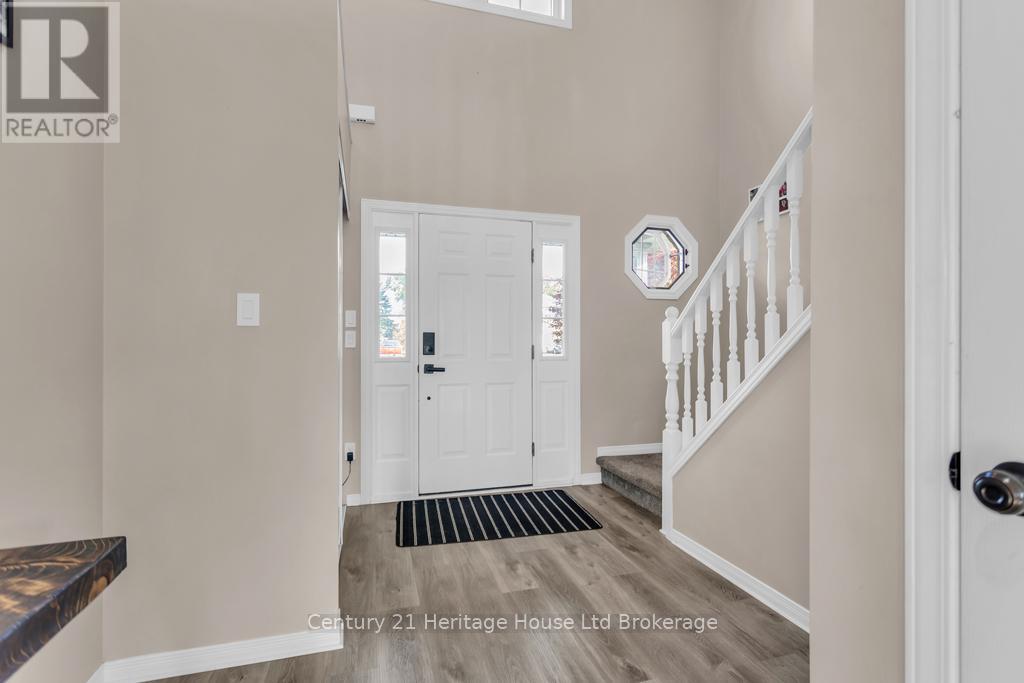 209 North Street E, Tillsonburg, Ontario  N4G 1B8 - Photo 2 - X12449221