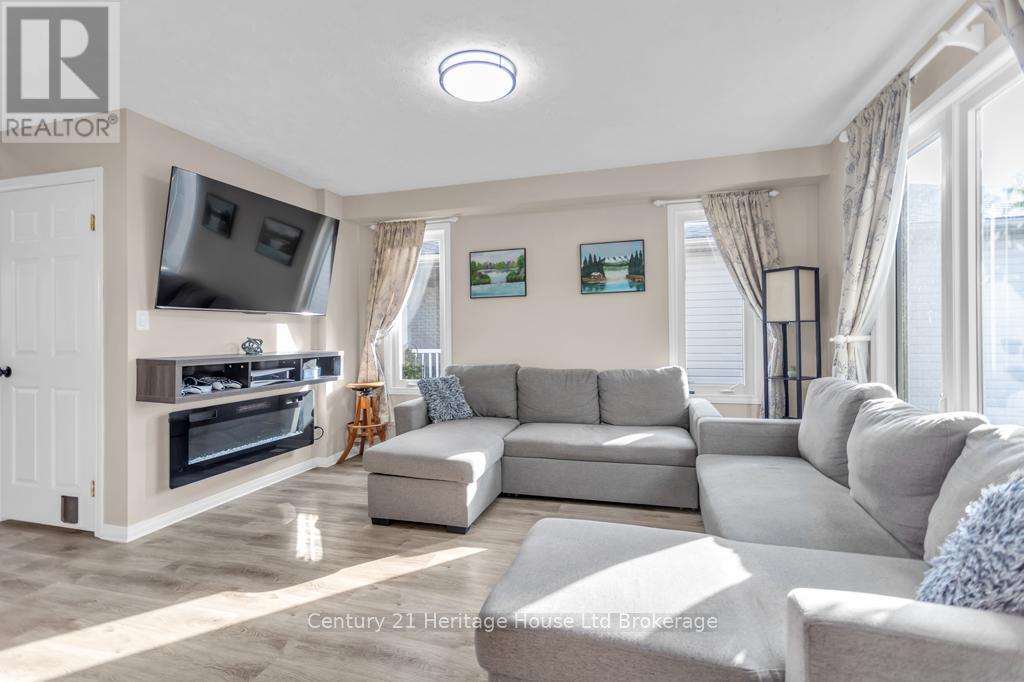 209 North Street E, Tillsonburg, Ontario  N4G 1B8 - Photo 4 - X12449221