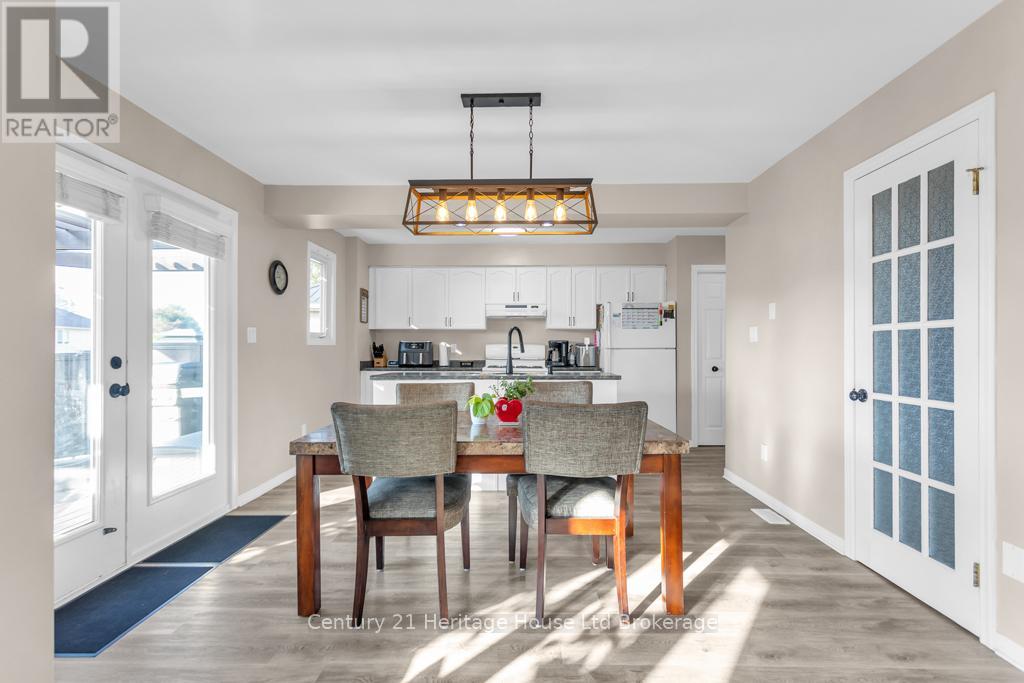 209 North Street E, Tillsonburg, Ontario  N4G 1B8 - Photo 6 - X12449221