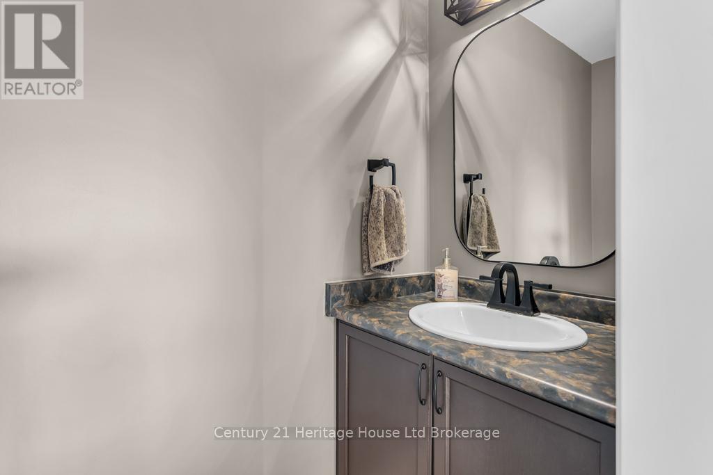 209 North Street E, Tillsonburg, Ontario  N4G 1B8 - Photo 8 - X12449221