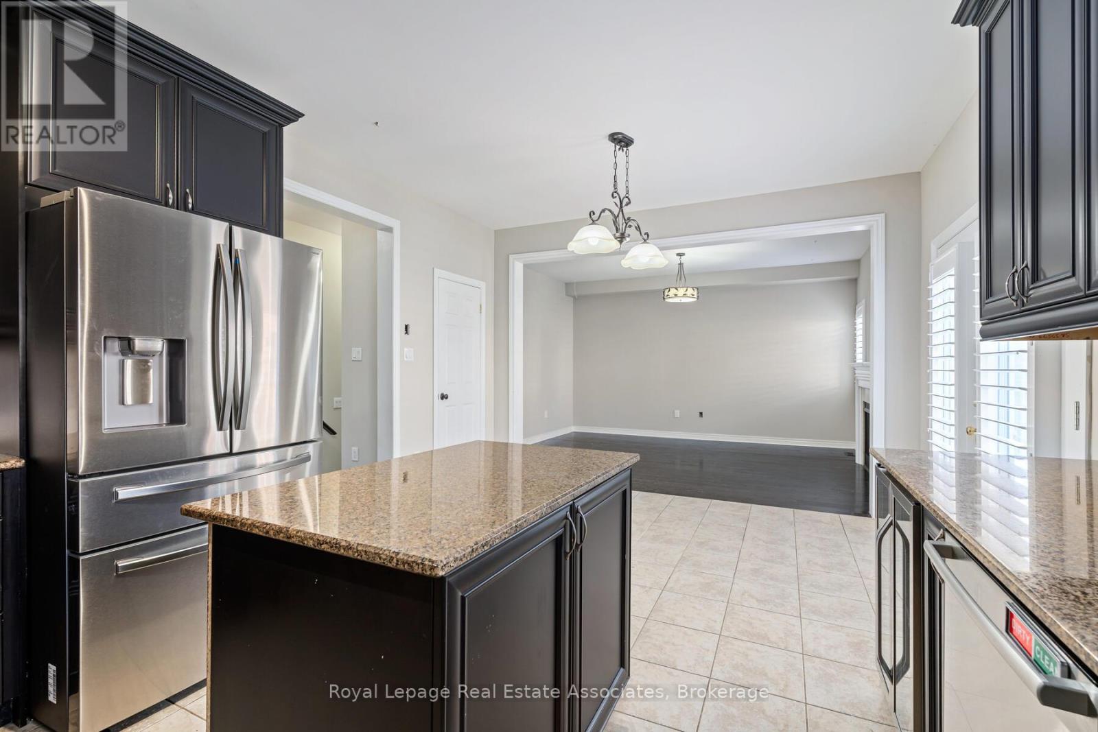 405 Hincks Drive, Milton, Ontario  L9T 8T6 - Photo 11 - W12448935