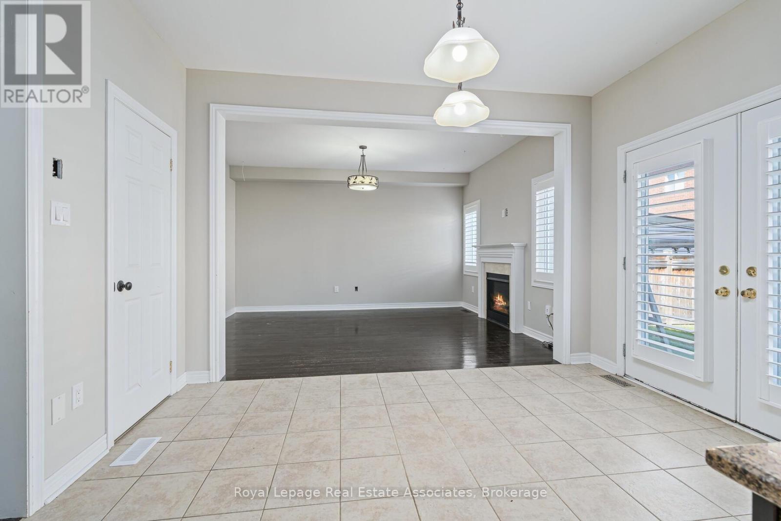 405 Hincks Drive, Milton, Ontario  L9T 8T6 - Photo 12 - W12448935