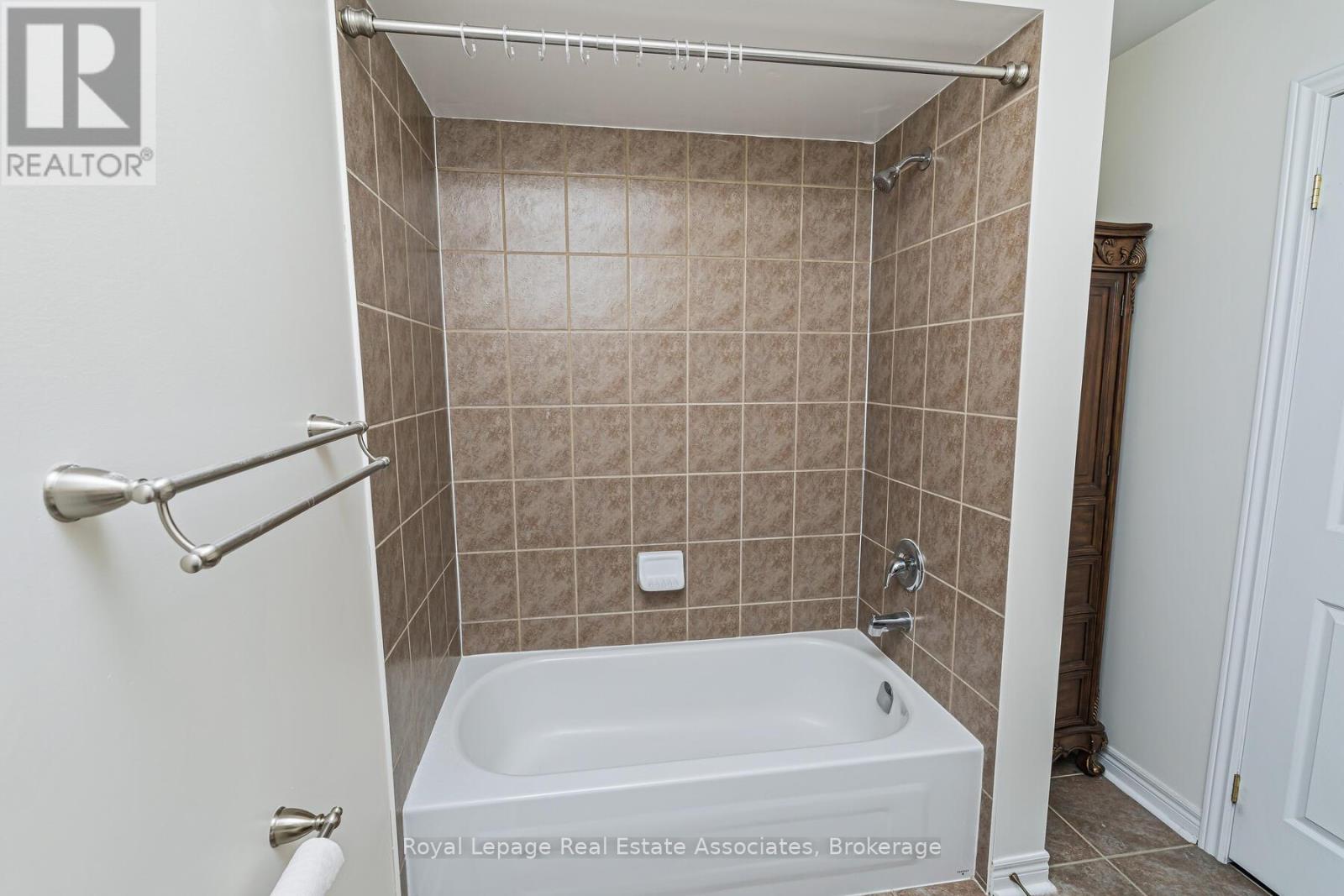 405 Hincks Drive, Milton, Ontario  L9T 8T6 - Photo 23 - W12448935