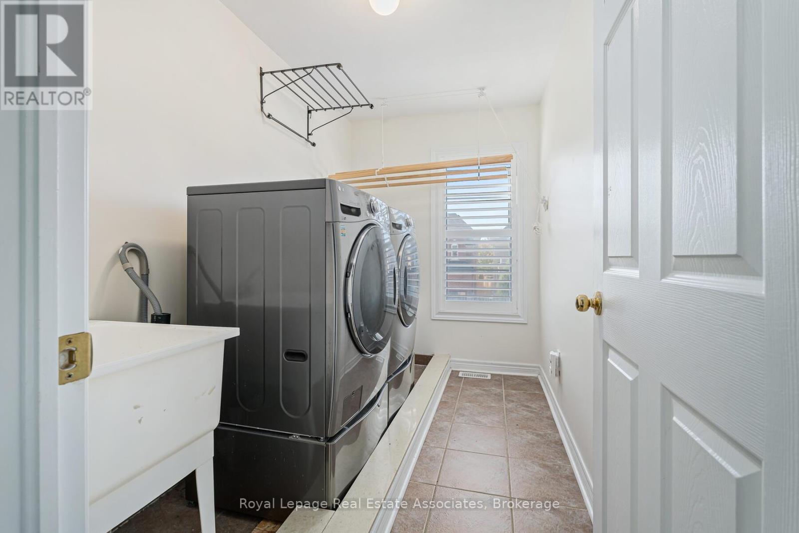 405 Hincks Drive, Milton, Ontario  L9T 8T6 - Photo 24 - W12448935