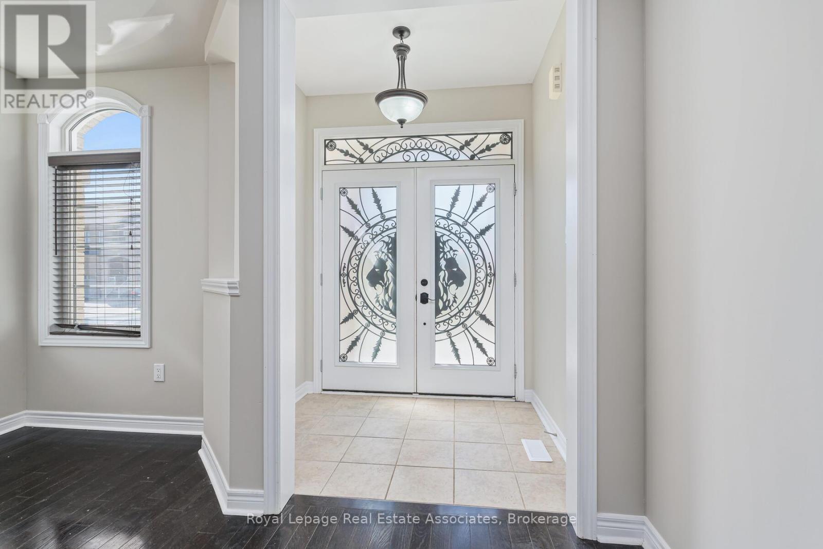 405 Hincks Drive, Milton, Ontario  L9T 8T6 - Photo 3 - W12448935