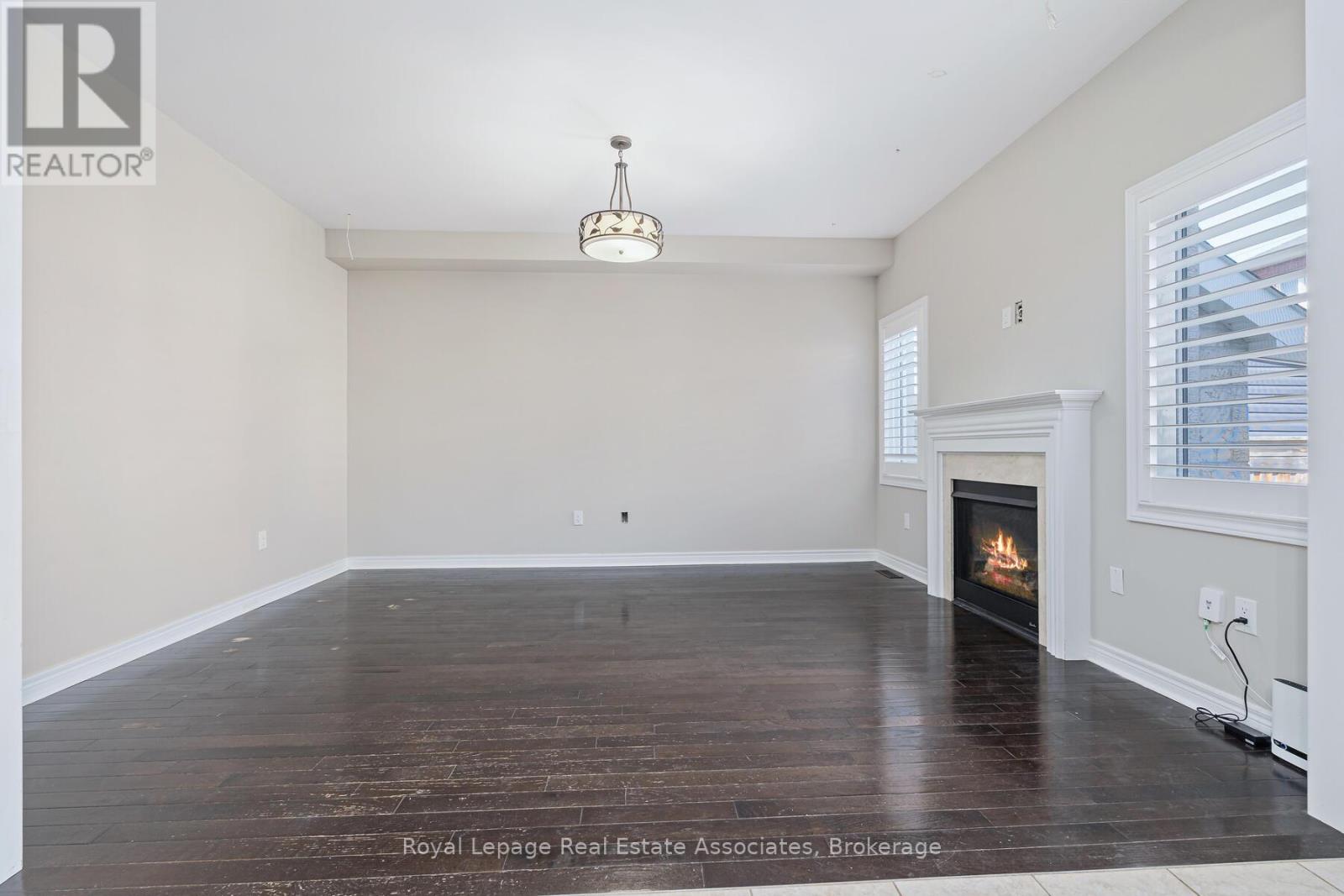405 Hincks Drive, Milton, Ontario  L9T 8T6 - Photo 6 - W12448935