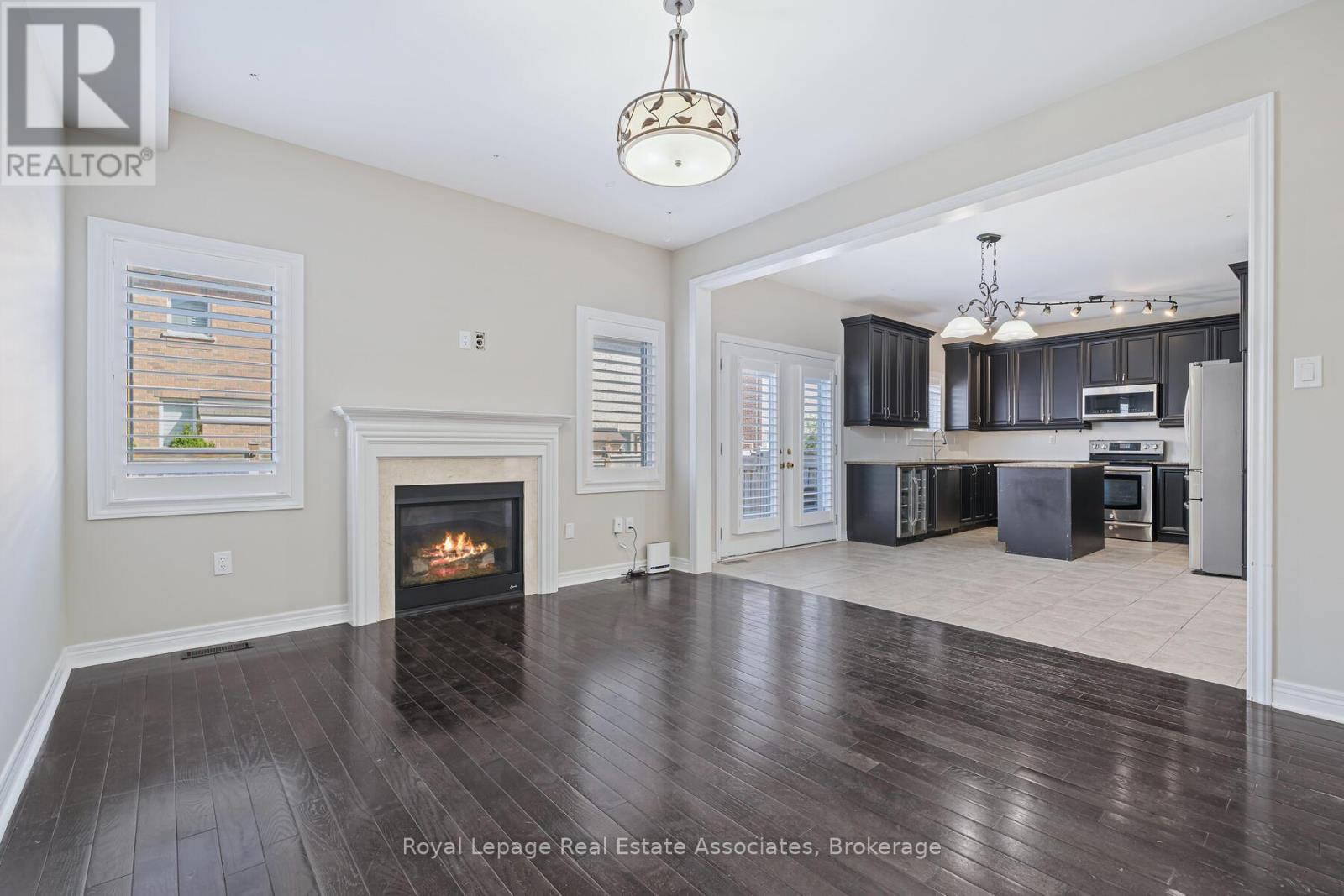 405 Hincks Drive, Milton, Ontario  L9T 8T6 - Photo 7 - W12448935