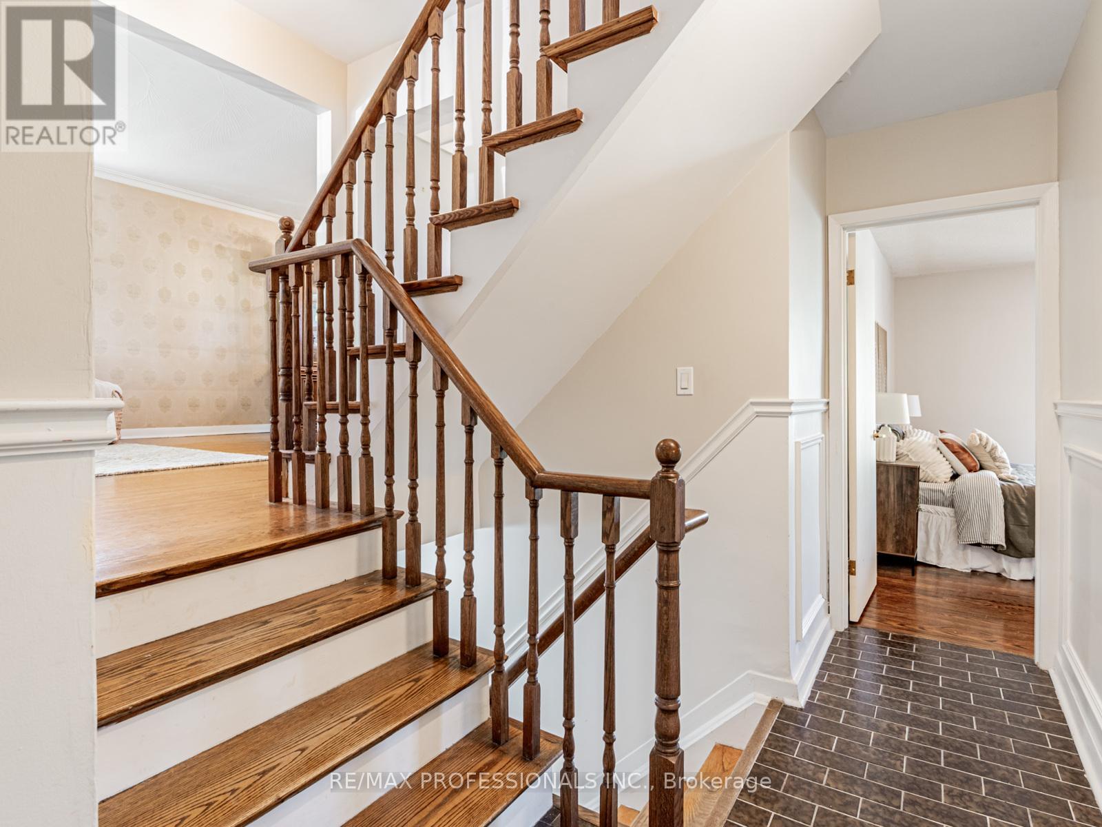 281 Jeffcoat Drive, Toronto (West Humber-Clairville), Ontario  M9W 3E4 - Photo 12 - W12448936